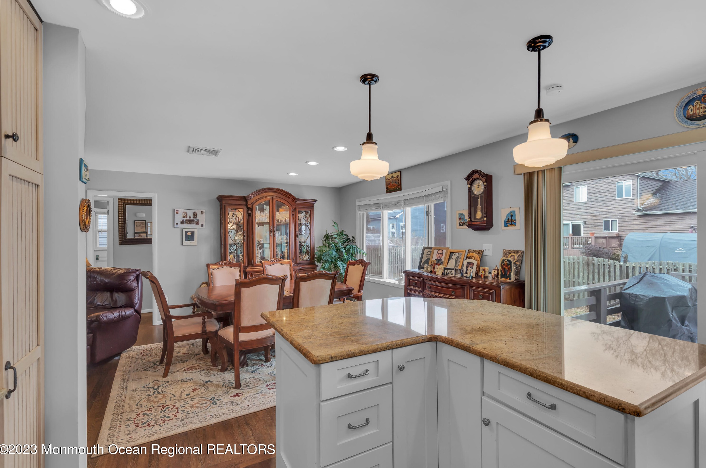 924 Berkeley Ave, Beachwood NJ  08722-4501 exterior