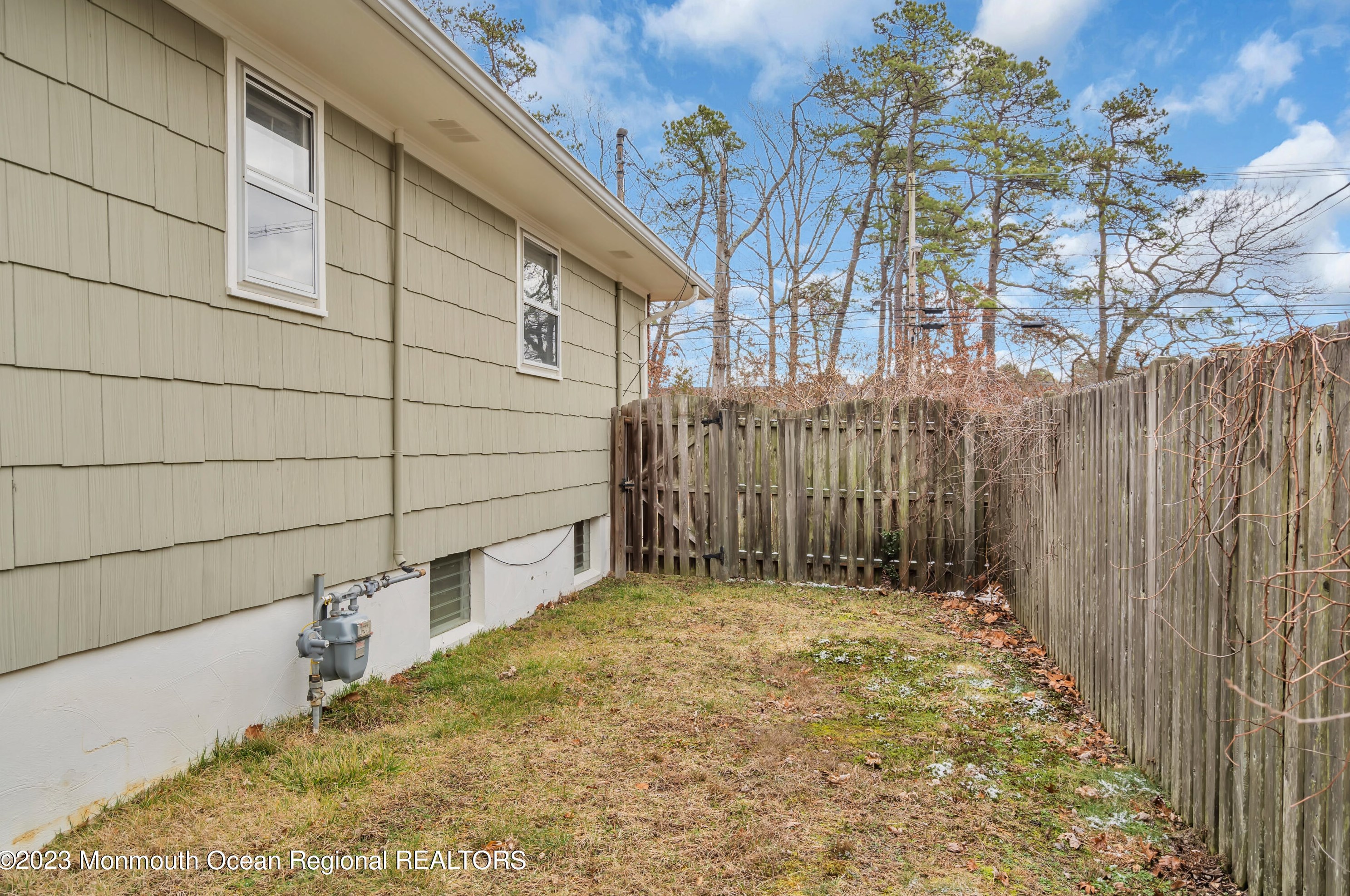 924 Berkeley Ave, Beachwood NJ  08722-4501 exterior