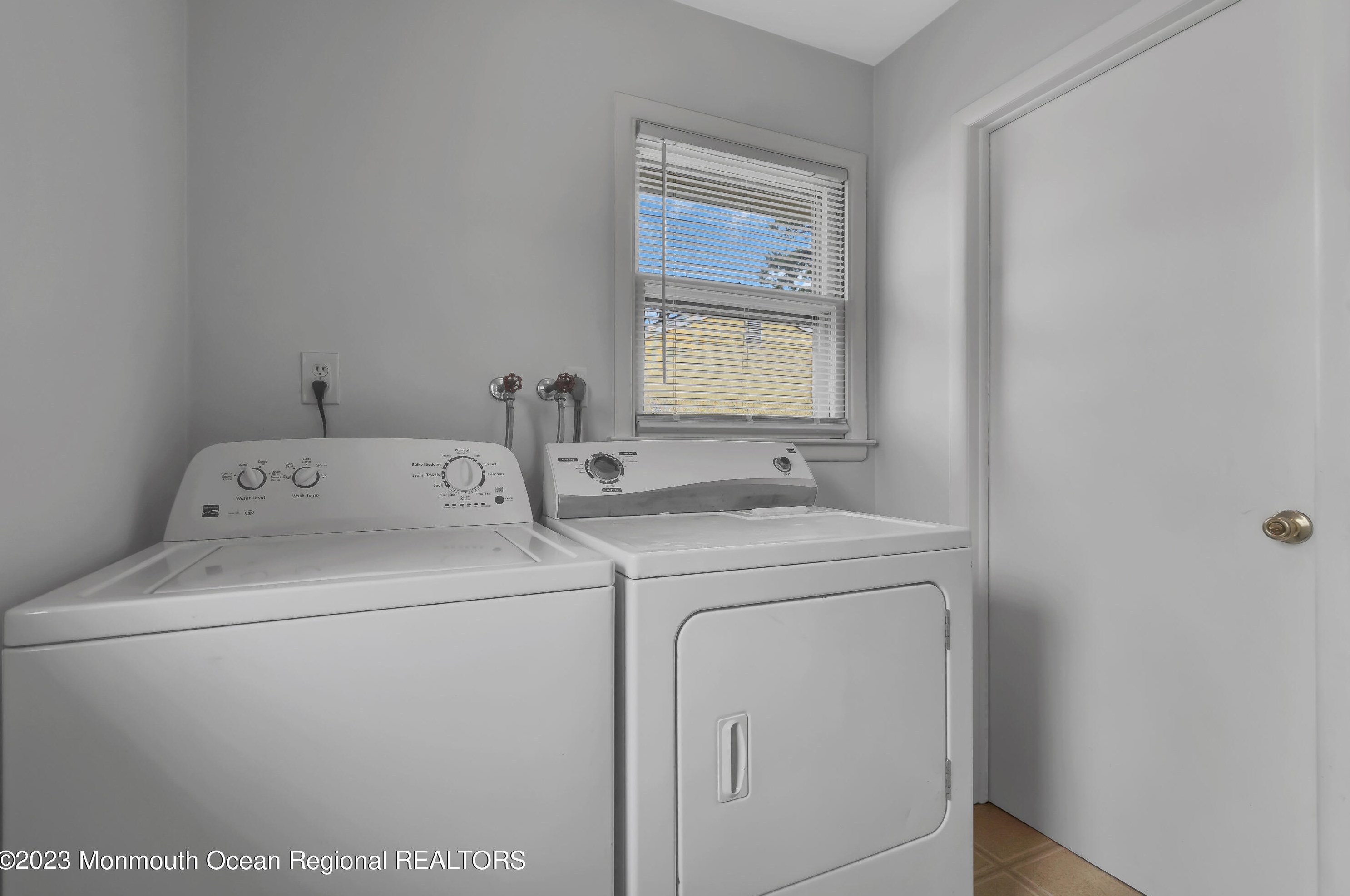 924 Berkeley Ave, Beachwood NJ  08722-4501 exterior
