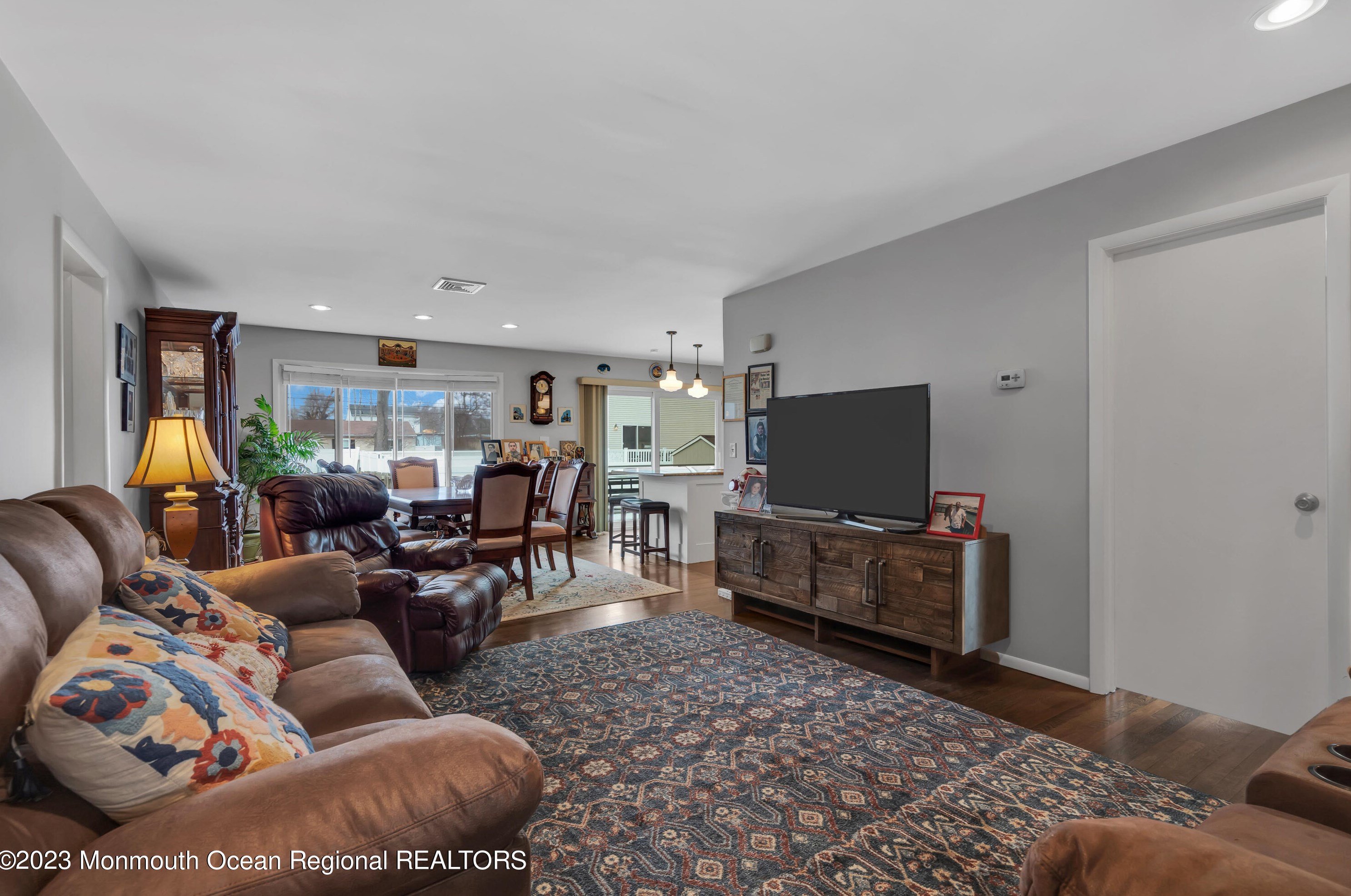 924 Berkeley Ave, Beachwood NJ  08722-4501 exterior