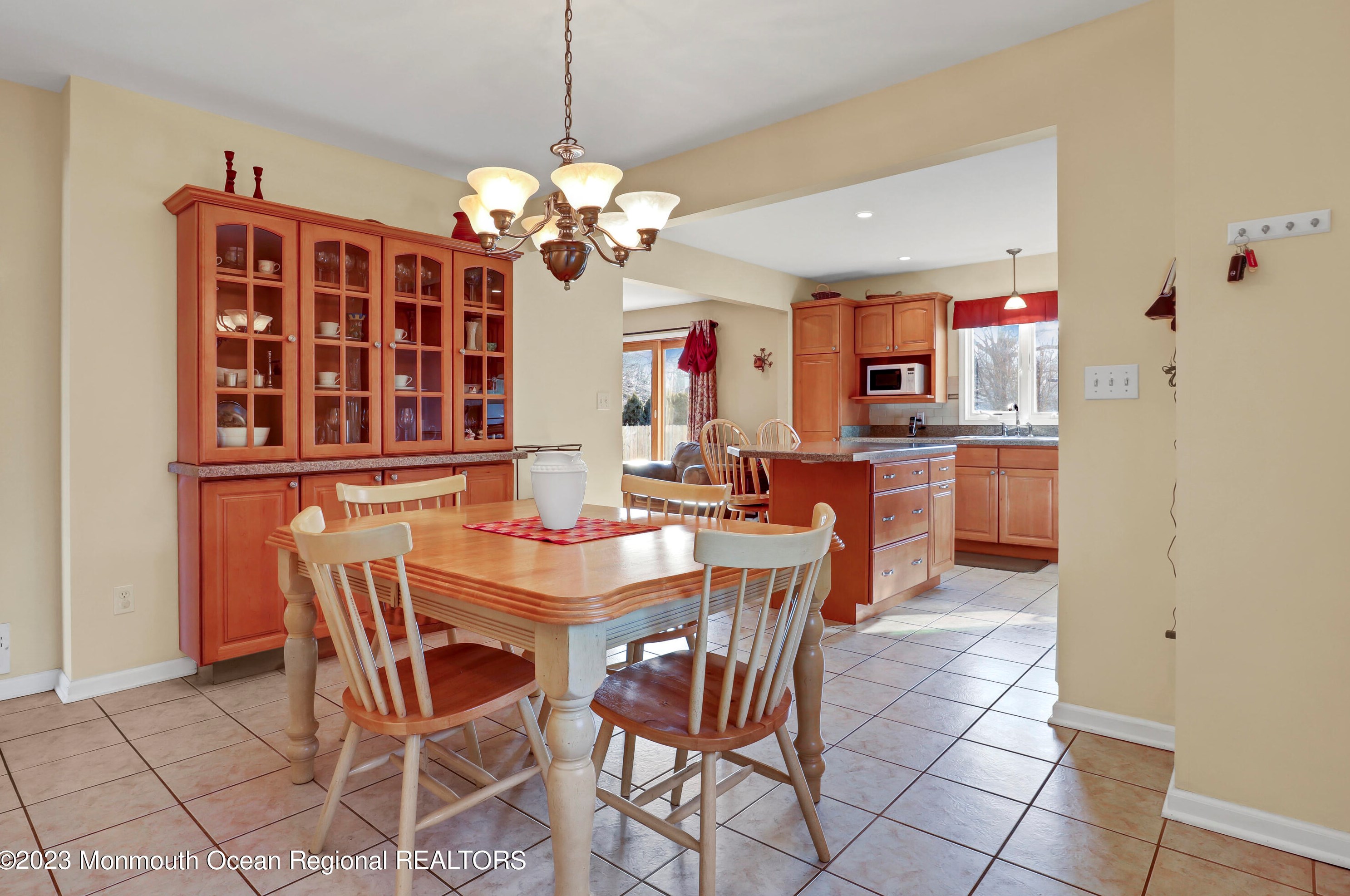 230 Highwood Rd, Oakhurst NJ  07755-1418 exterior