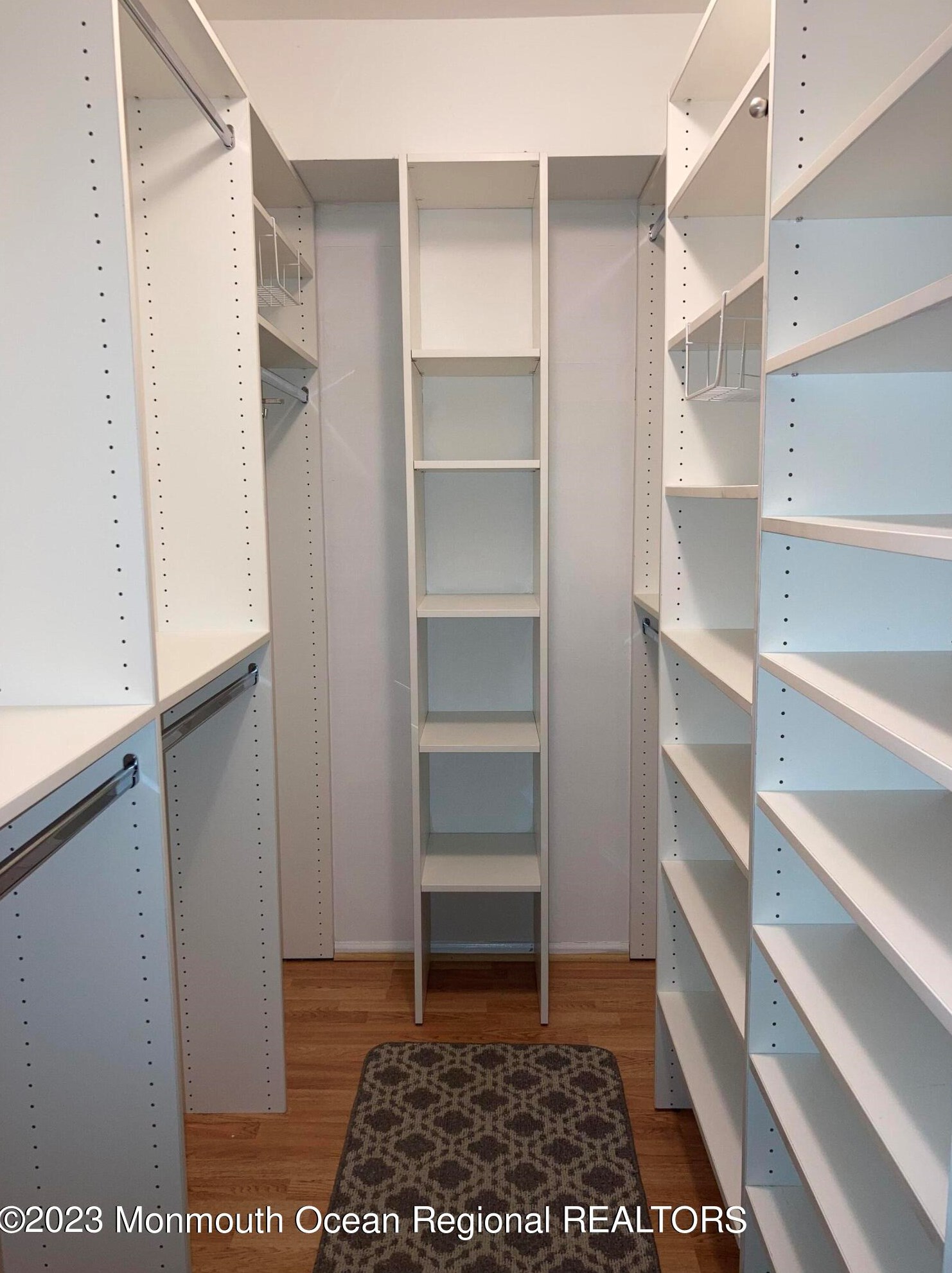 518 Wellington Pl, Matawan NJ 07747-1921 exterior