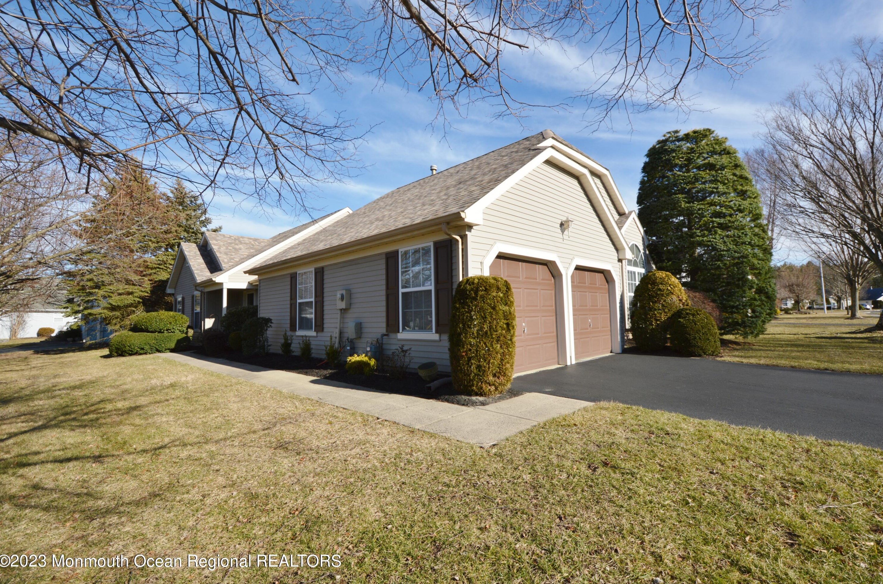 2651 Mdw Lk Dr, Toms River NJ 08755-2539 exterior