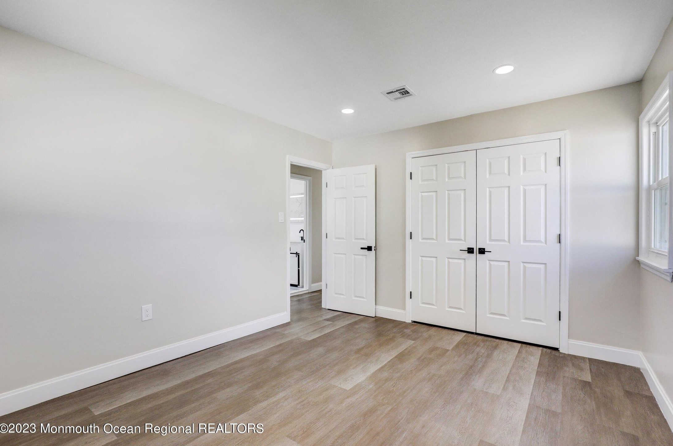 307 5th St, Waretown NJ  08758-2915 exterior