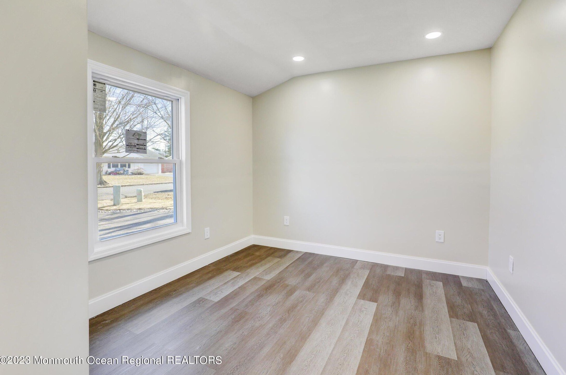 307 5th St, Waretown NJ  08758-2915 exterior