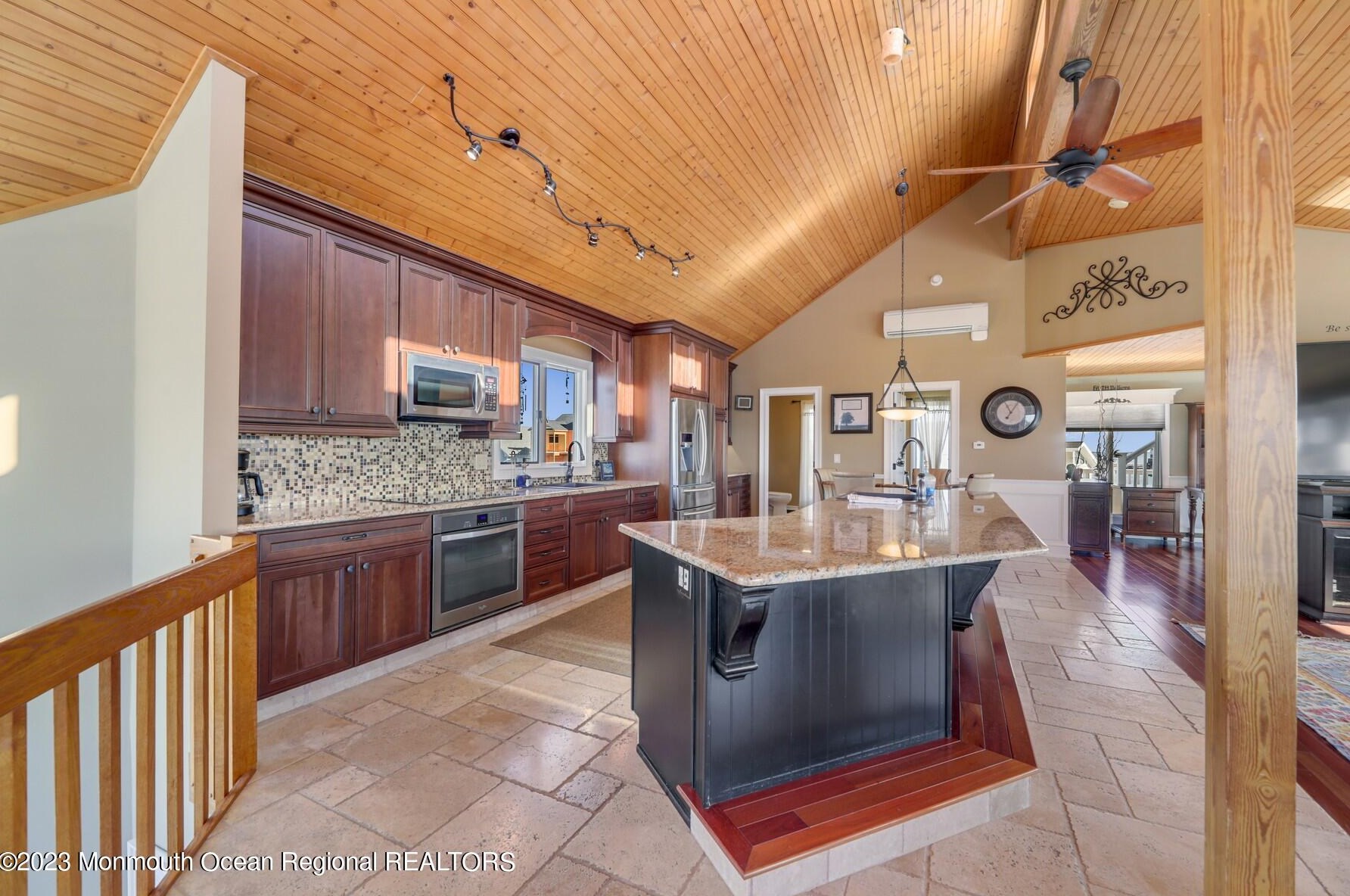 41 Ohio Dr, Tuckerton NJ  08087-1025 exterior