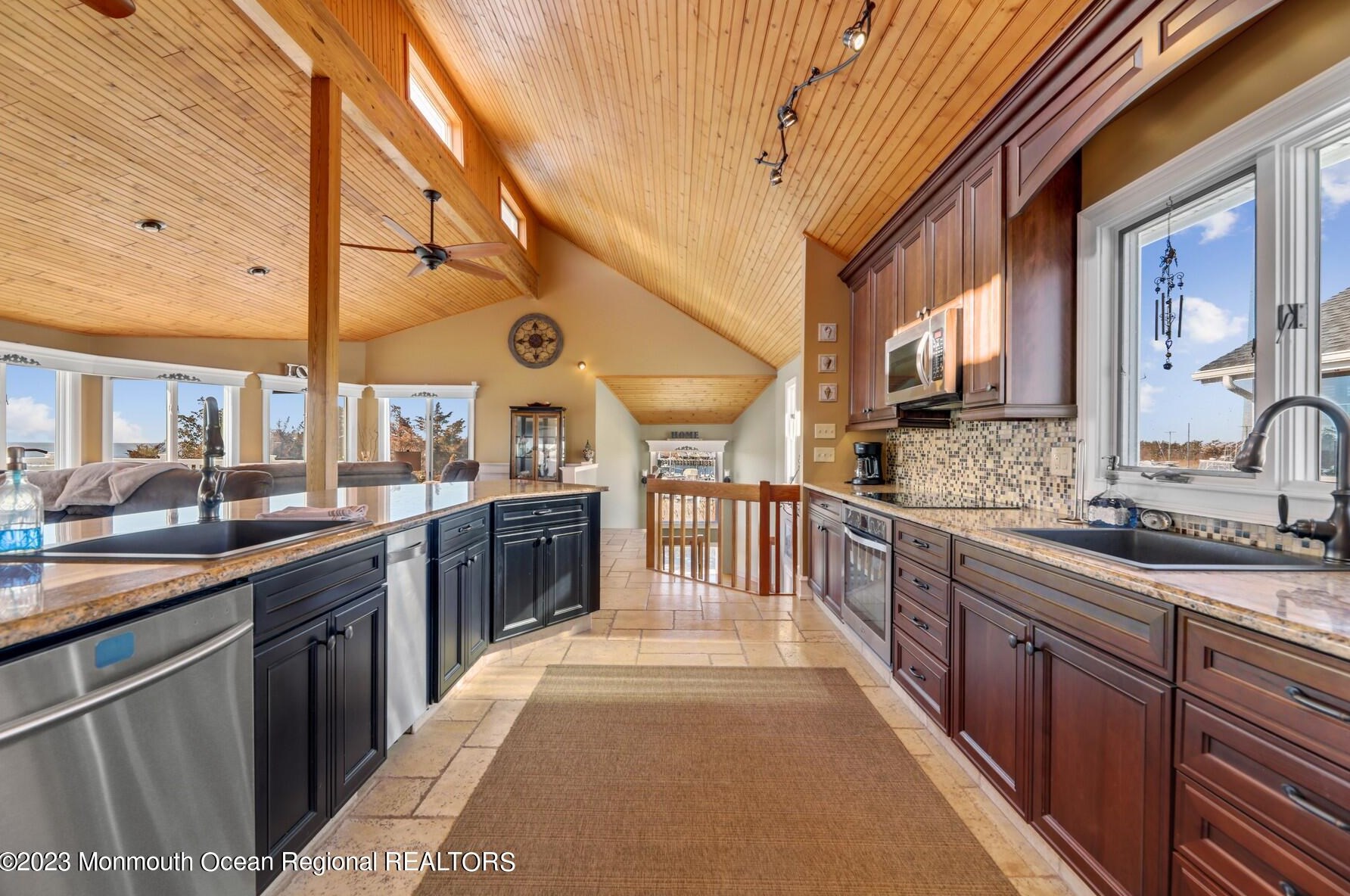 41 Ohio Dr, Tuckerton NJ  08087-1025 exterior