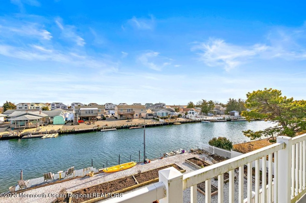 50 Atlantis Blvd, Tuckerton NJ  08087-1904 exterior