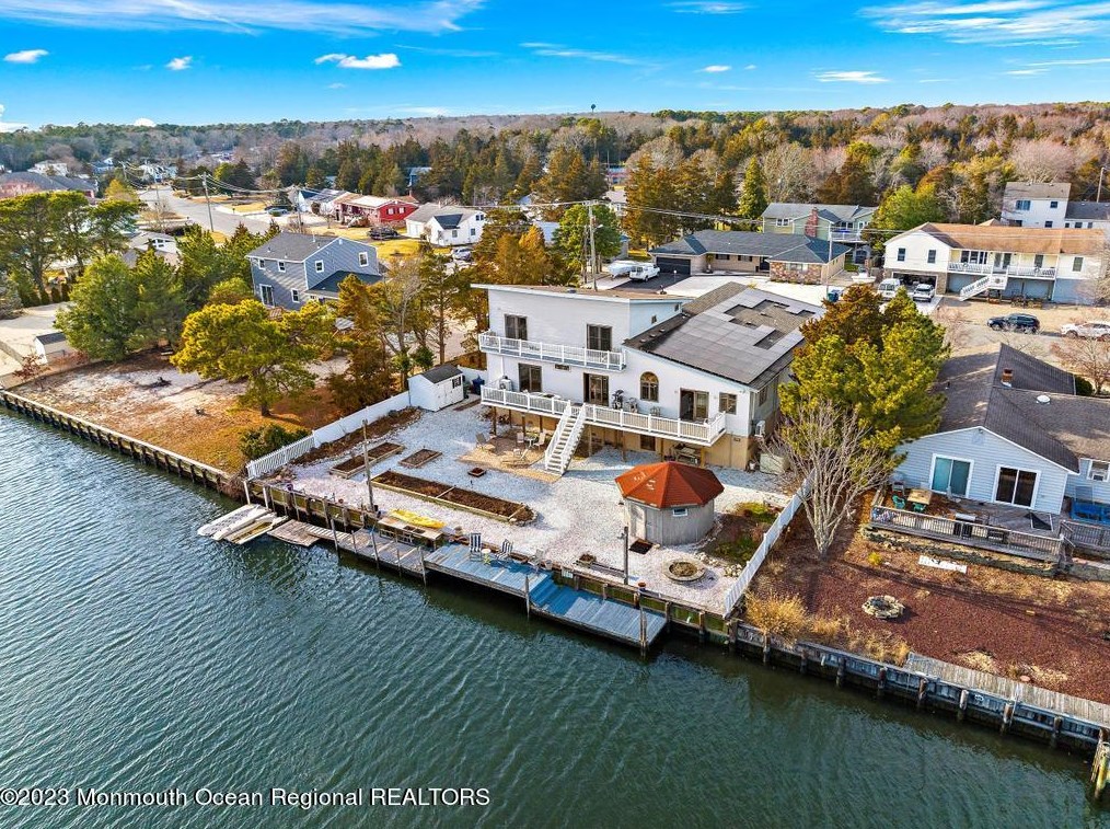 50 Atlantis Blvd, Tuckerton NJ  08087-1904 exterior