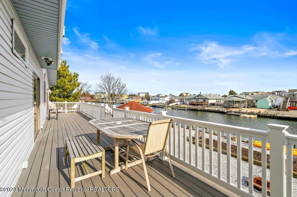 50 Atlantis Blvd, Tuckerton NJ  08087-1904 exterior