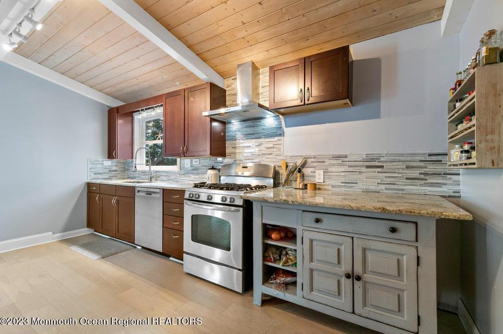 50 Atlantis Blvd, Tuckerton NJ  08087-1904 exterior