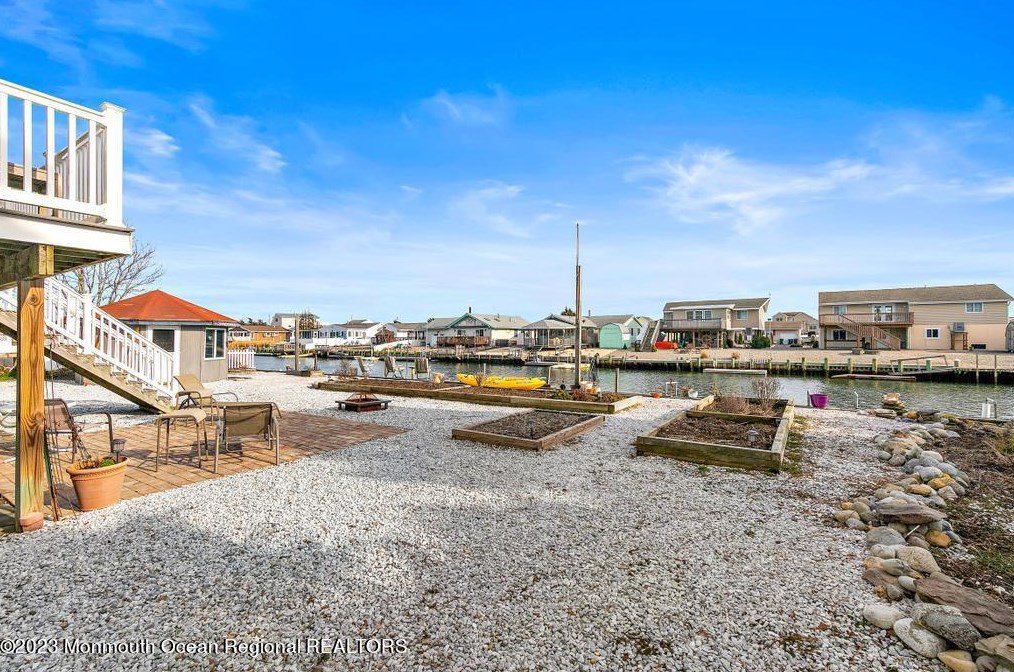 50 Atlantis Blvd, Tuckerton NJ  08087-1904 exterior