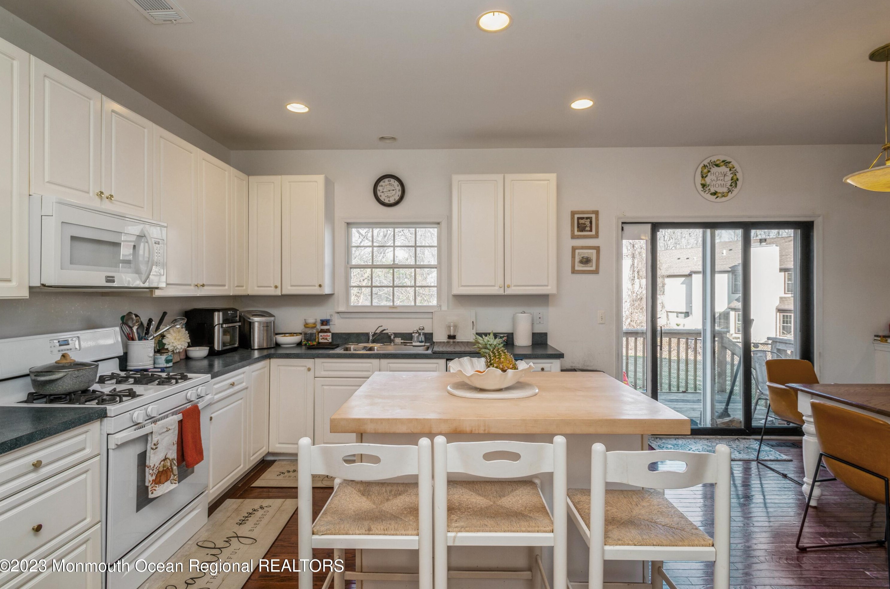 37 Port Au Peck Ave, Oceanport NJ  07757-1205 exterior