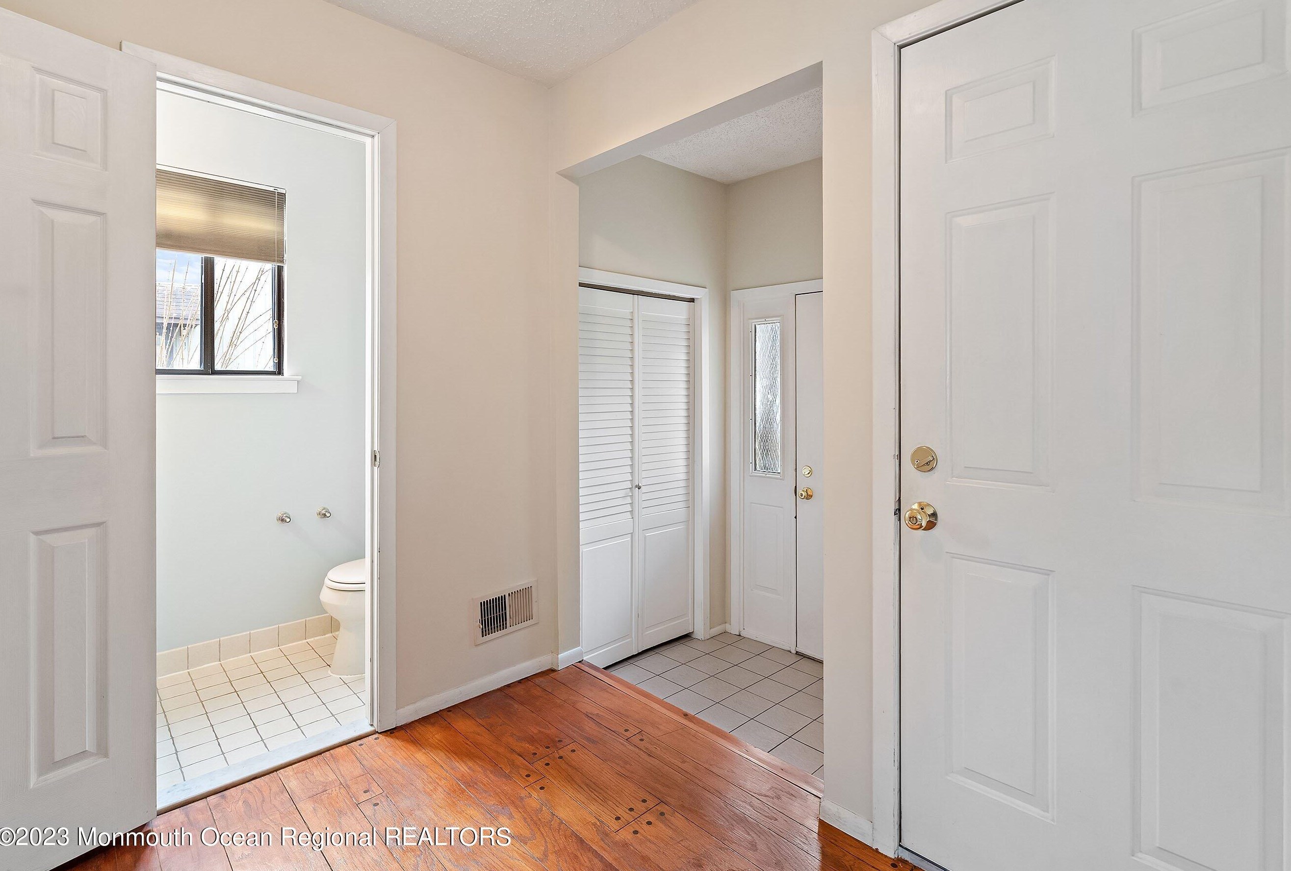 106 Bowne Ct, Matawan NJ 07747-3562 exterior