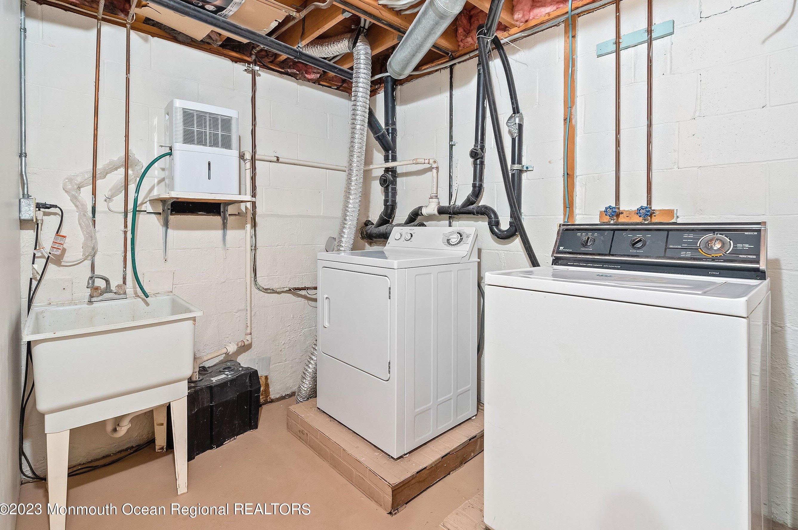 106 Bowne Ct, Matawan NJ 07747-3562 exterior