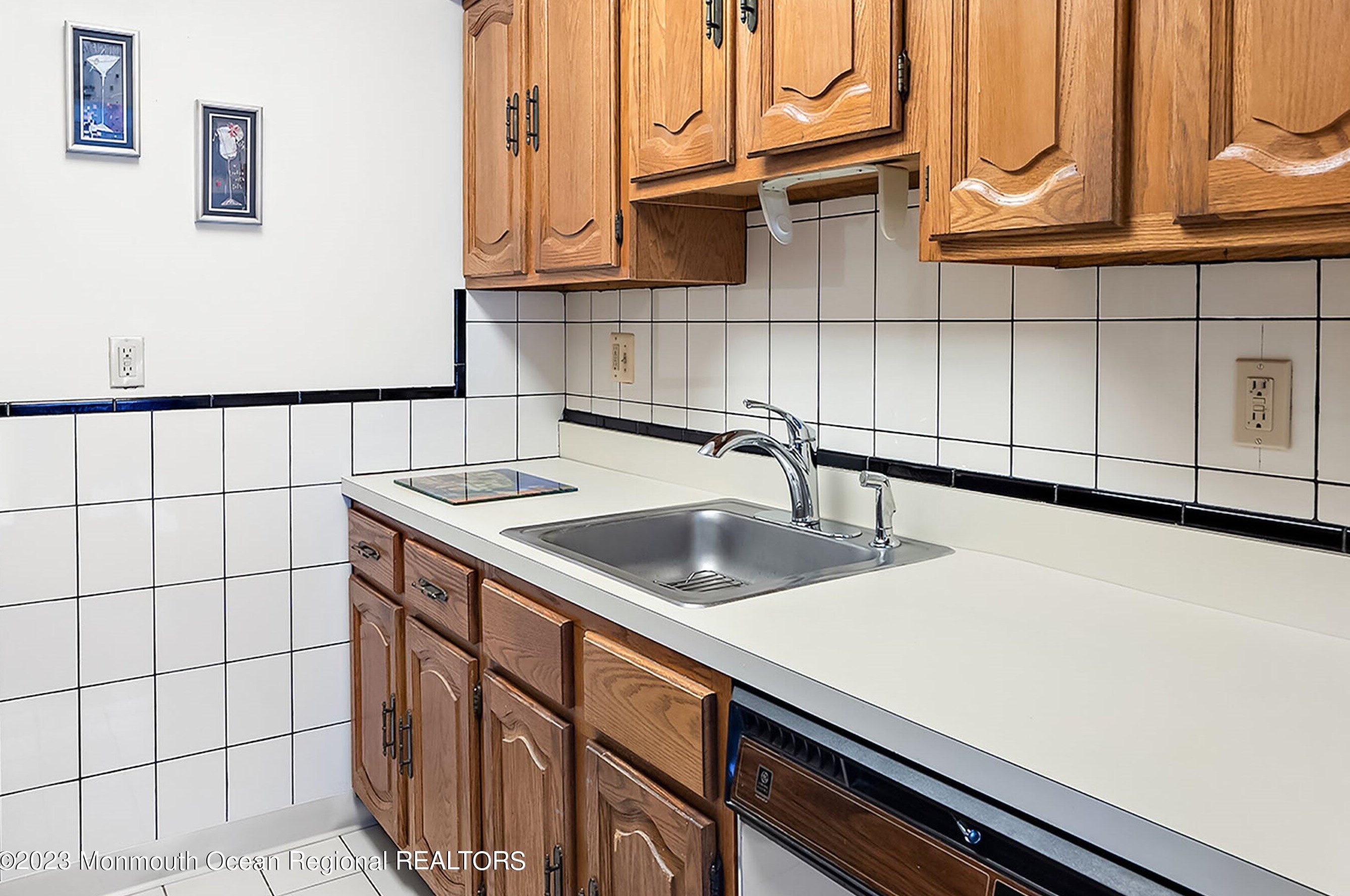 106 Bowne Ct, Matawan NJ 07747-3562 exterior