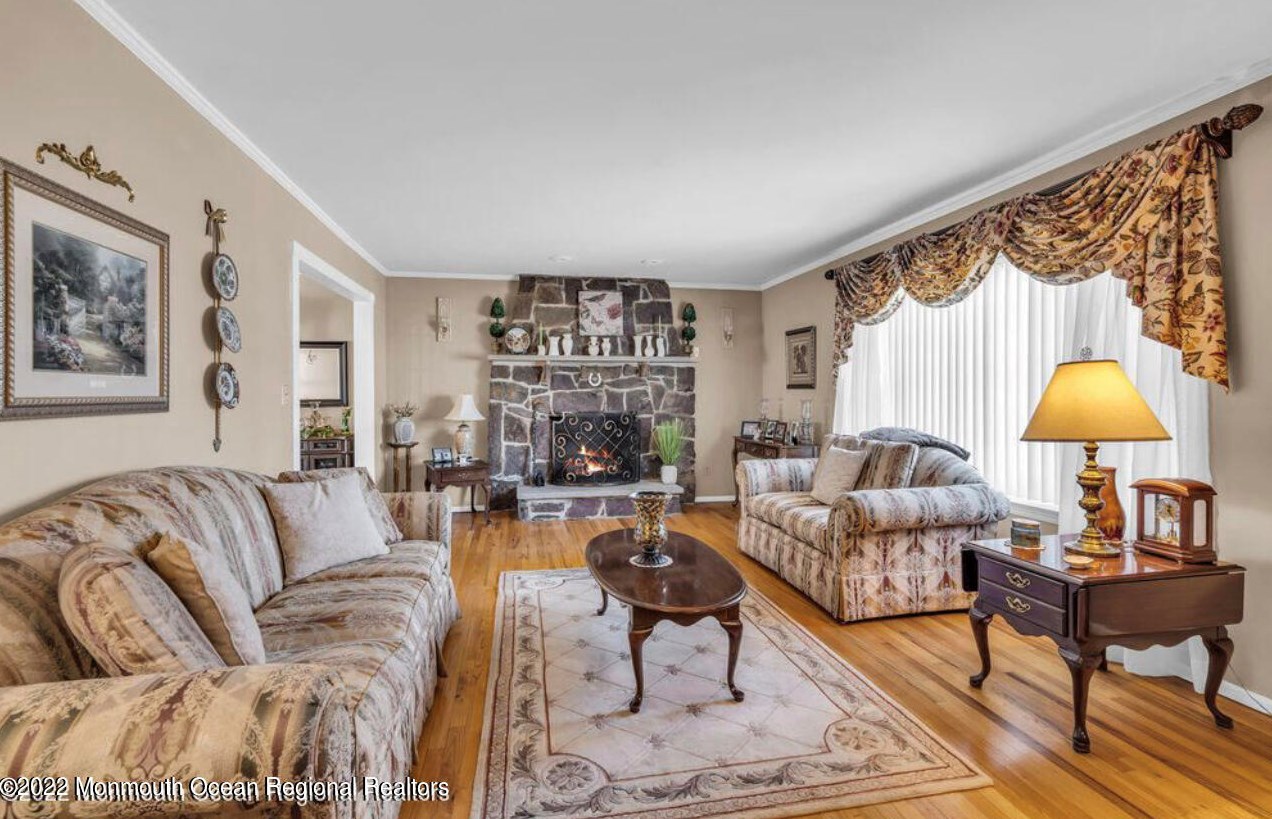 109 Alissa Dr, Toms River NJ  08753-8115 exterior