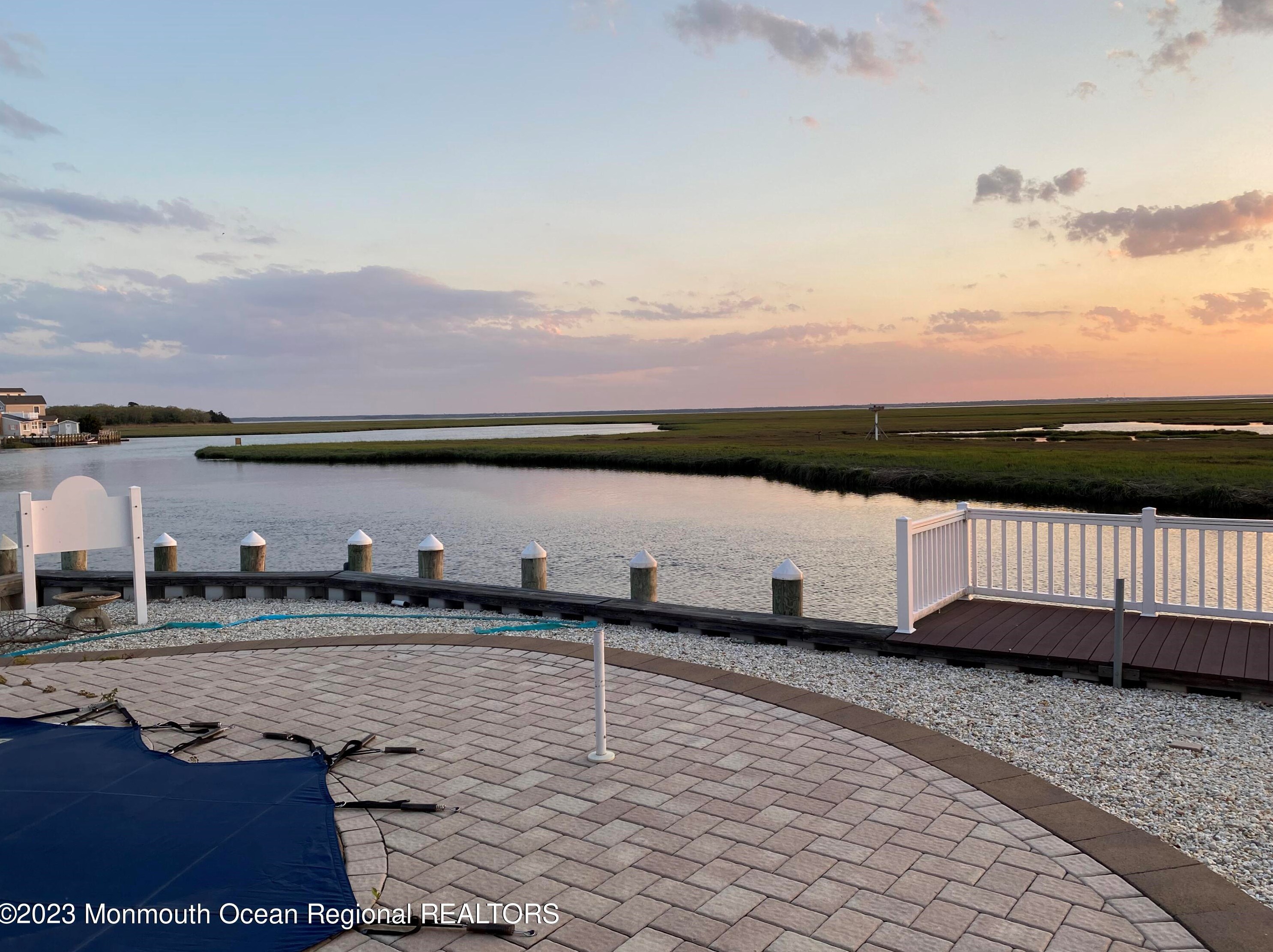 25 Schuylkill Rd, Tuckerton NJ  08087-1127 exterior