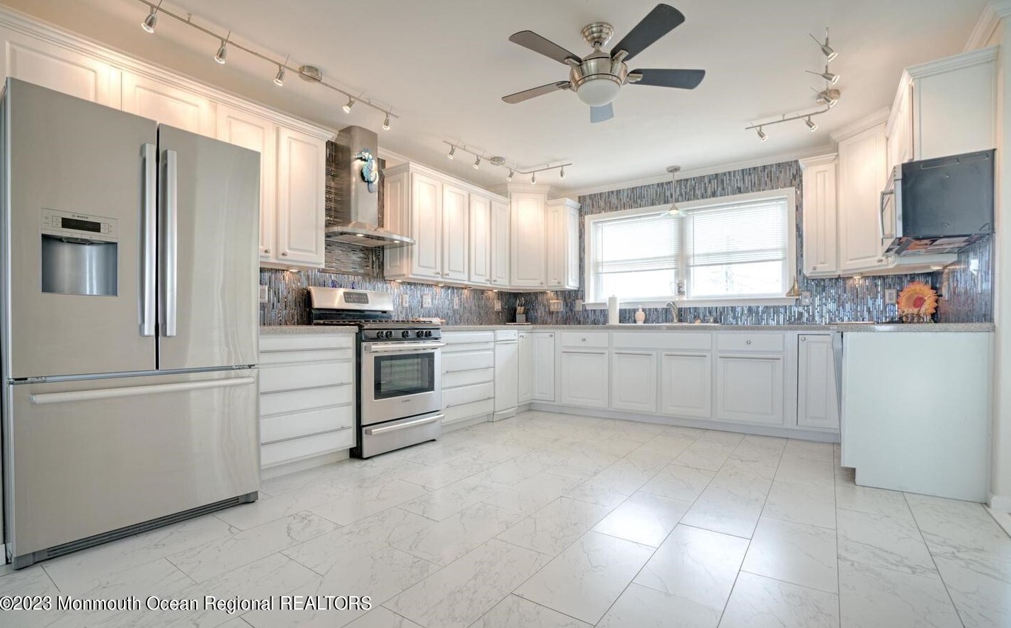 25 Schuylkill Rd, Tuckerton NJ  08087-1127 exterior