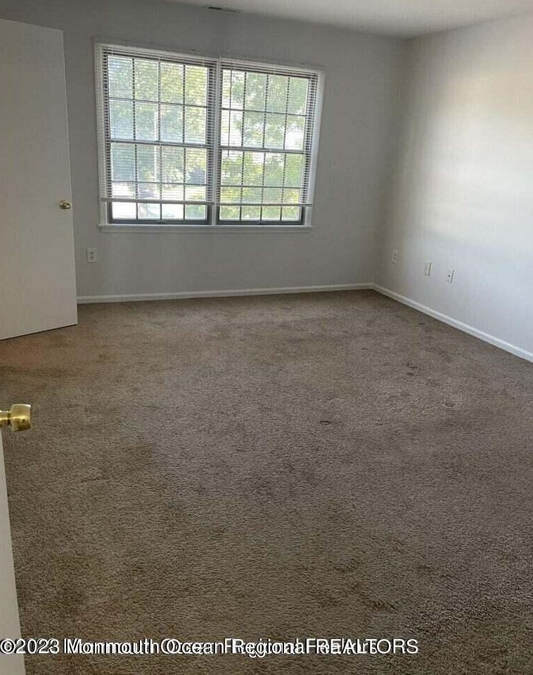 22 Whitemarsh Ct, Tuckerton NJ  08087-3021 exterior