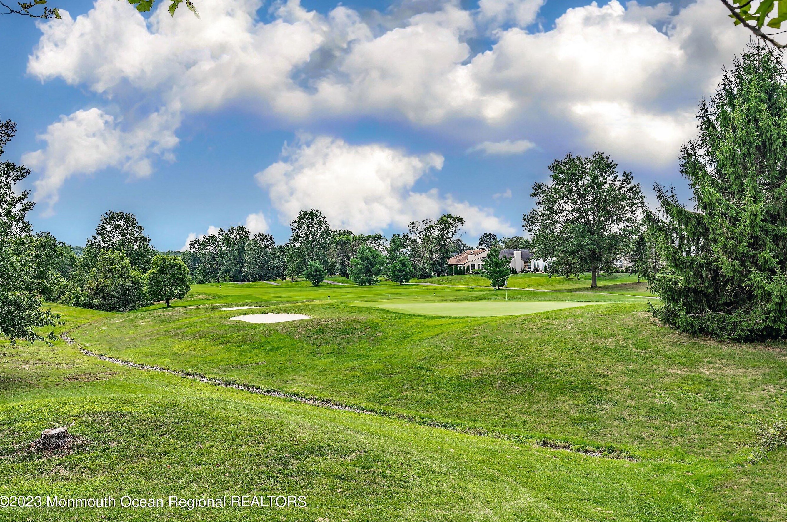 20 John Hancock Dr, Monroe Township NJ  08831-5669 exterior