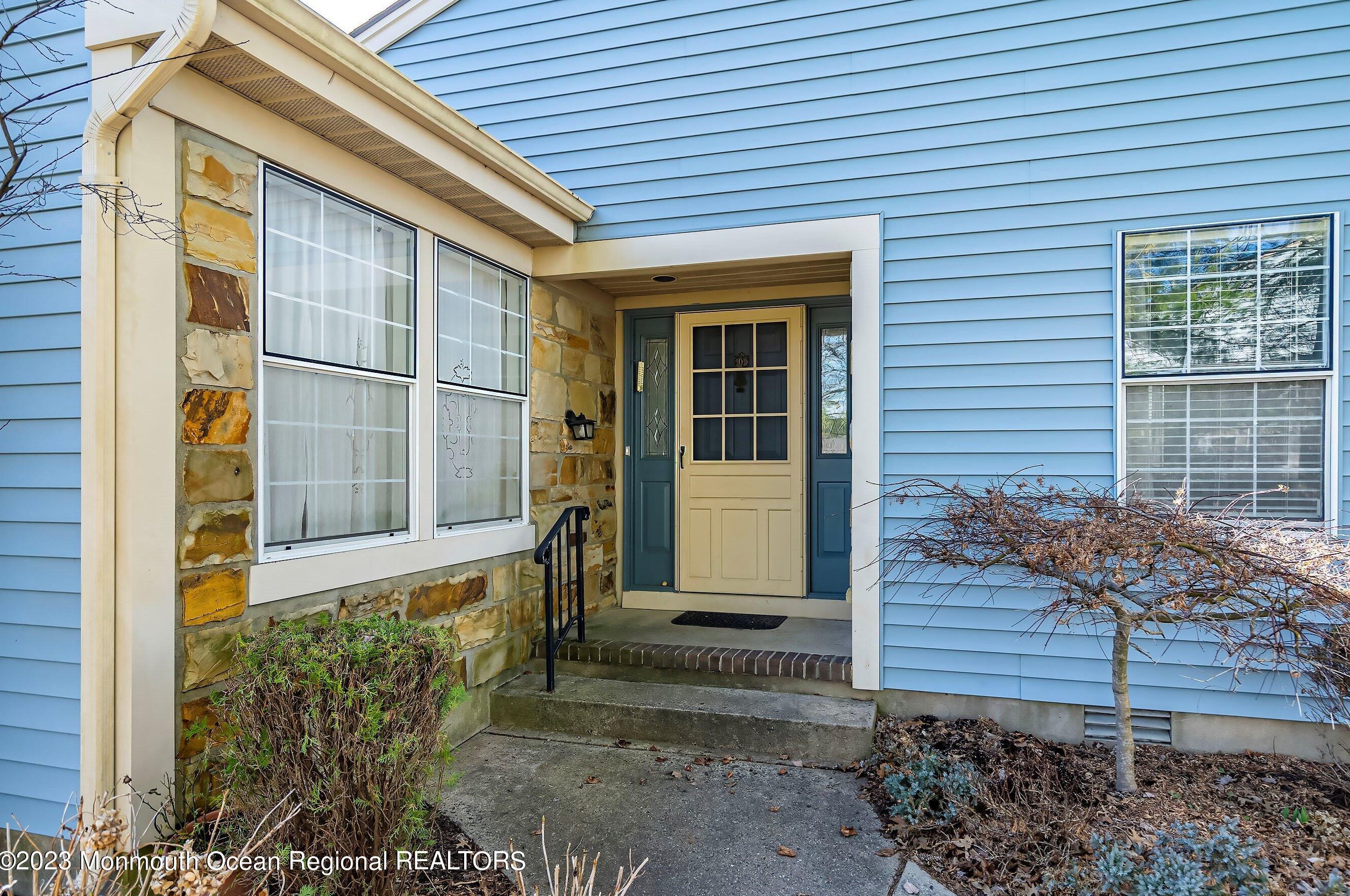 20 John Hancock Dr, Monroe Township NJ  08831-5669 exterior