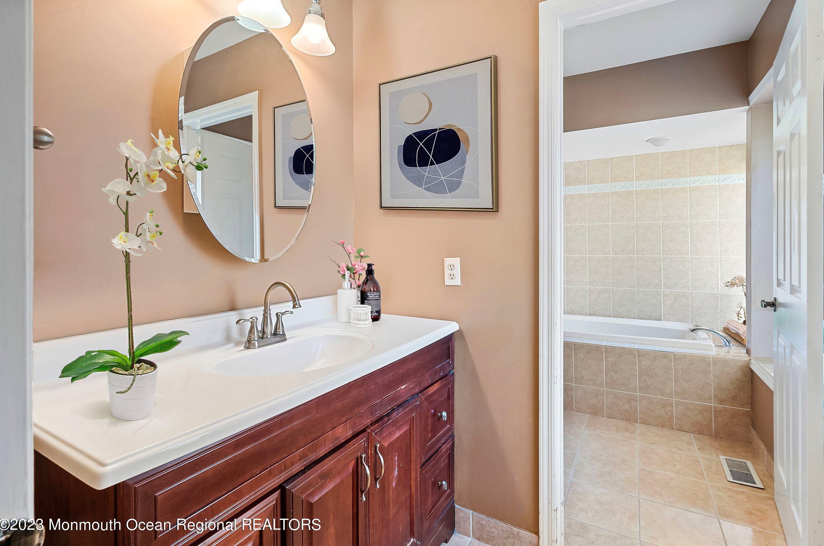 20 John Hancock Dr, Monroe Township NJ  08831-5669 exterior