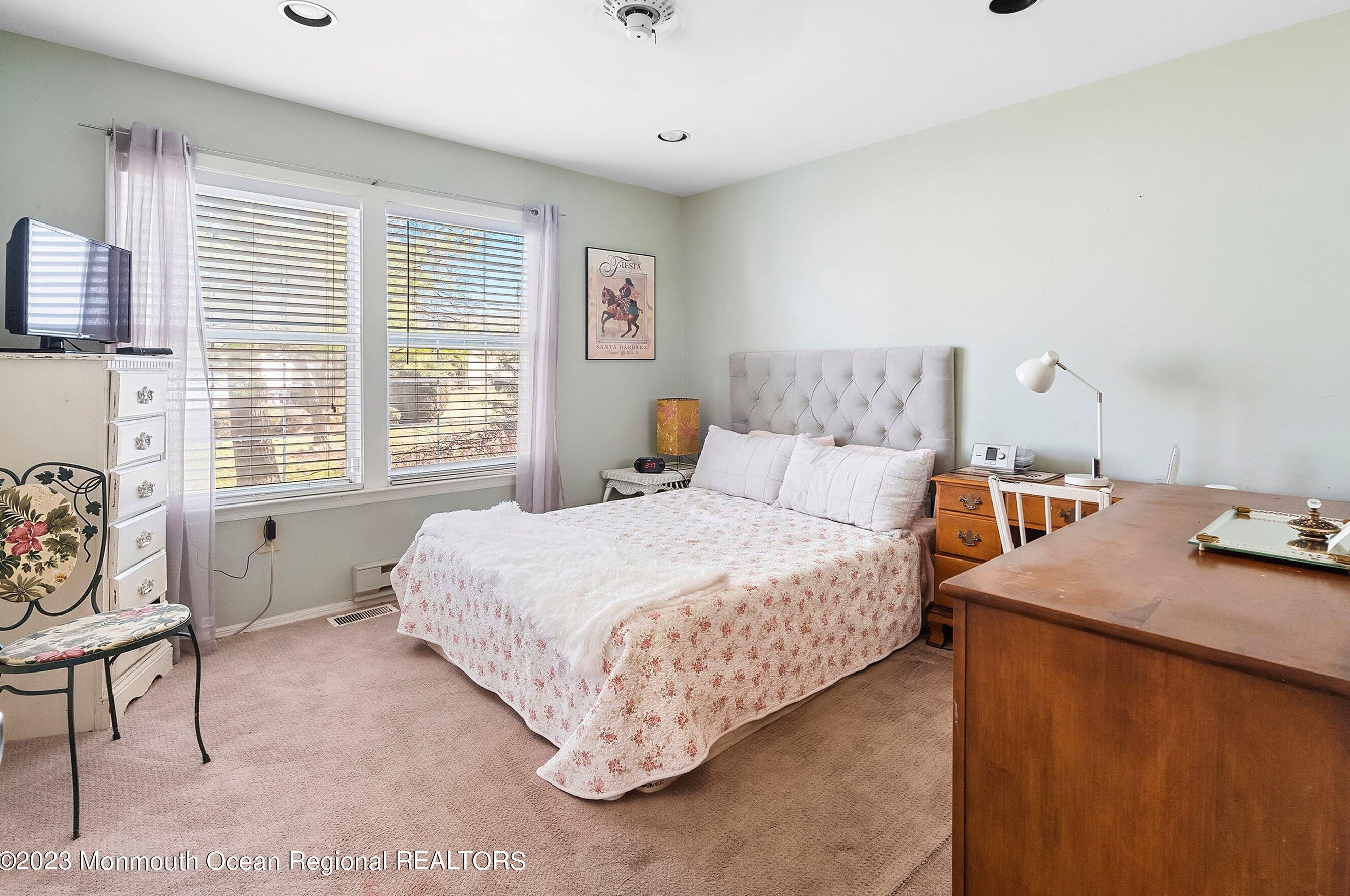 20 John Hancock Dr, Monroe Township NJ  08831-5669 exterior