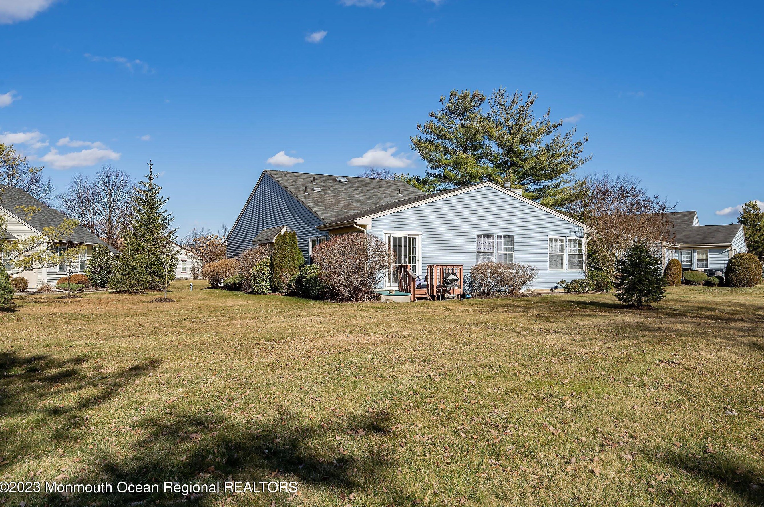 20 John Hancock Dr, Monroe Township NJ  08831-5669 exterior