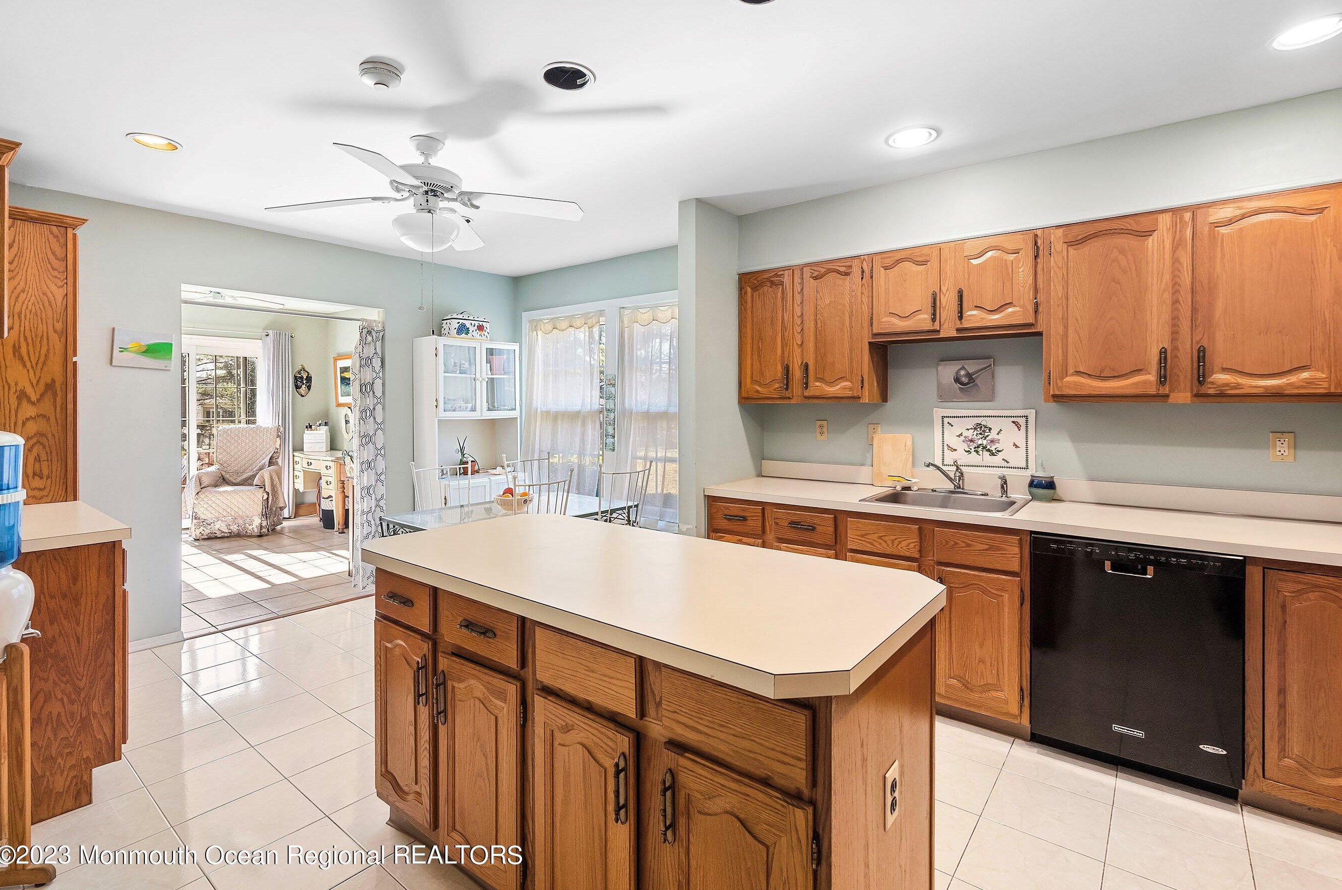 20 John Hancock Dr, Monroe Township NJ  08831-5669 exterior