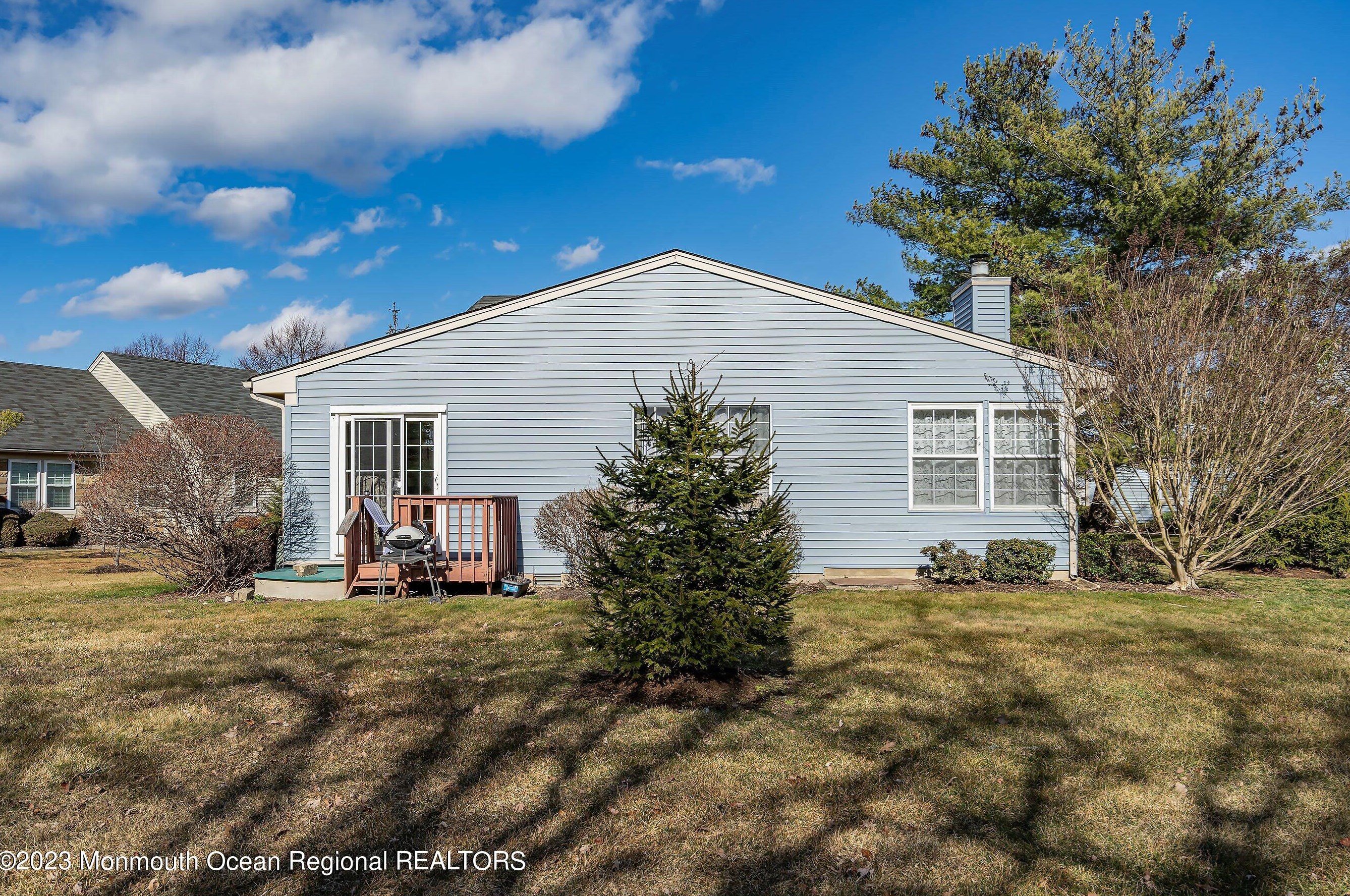 20 John Hancock Dr, Monroe Township NJ  08831-5669 exterior