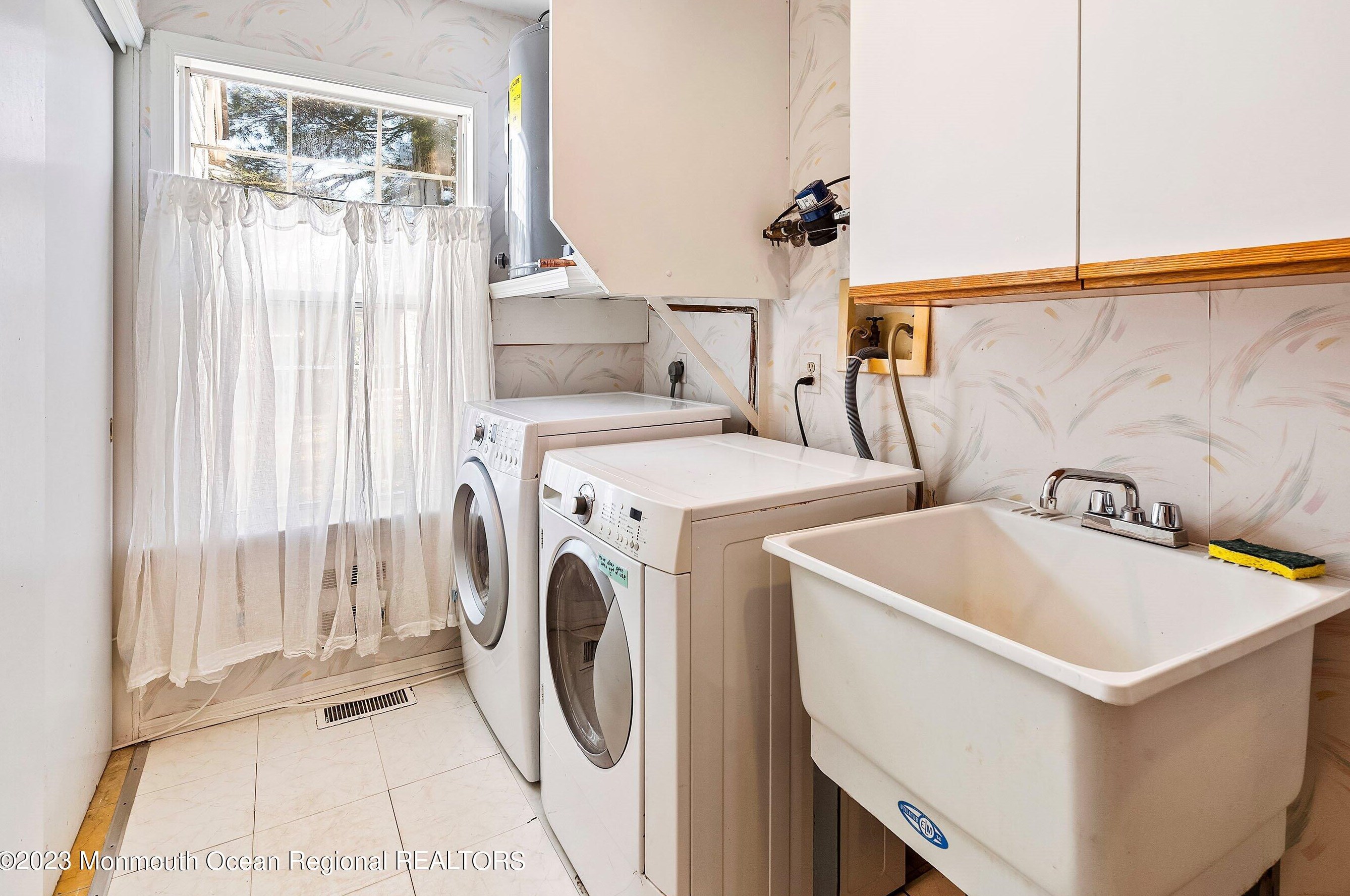 20 John Hancock Dr, Monroe Township NJ  08831-5669 exterior