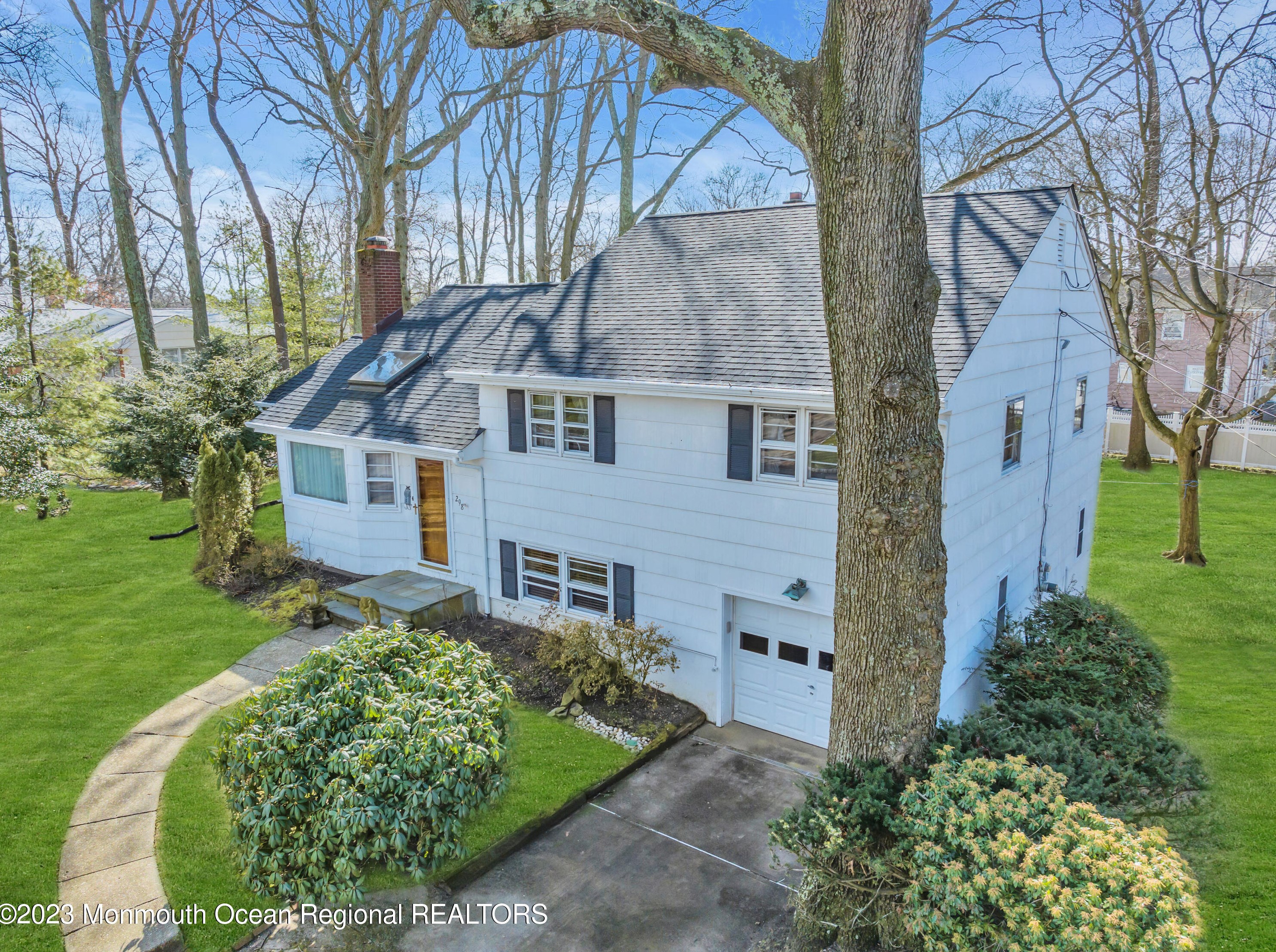 298 Jerome Ave, Oakhurst NJ  07755-1753 exterior
