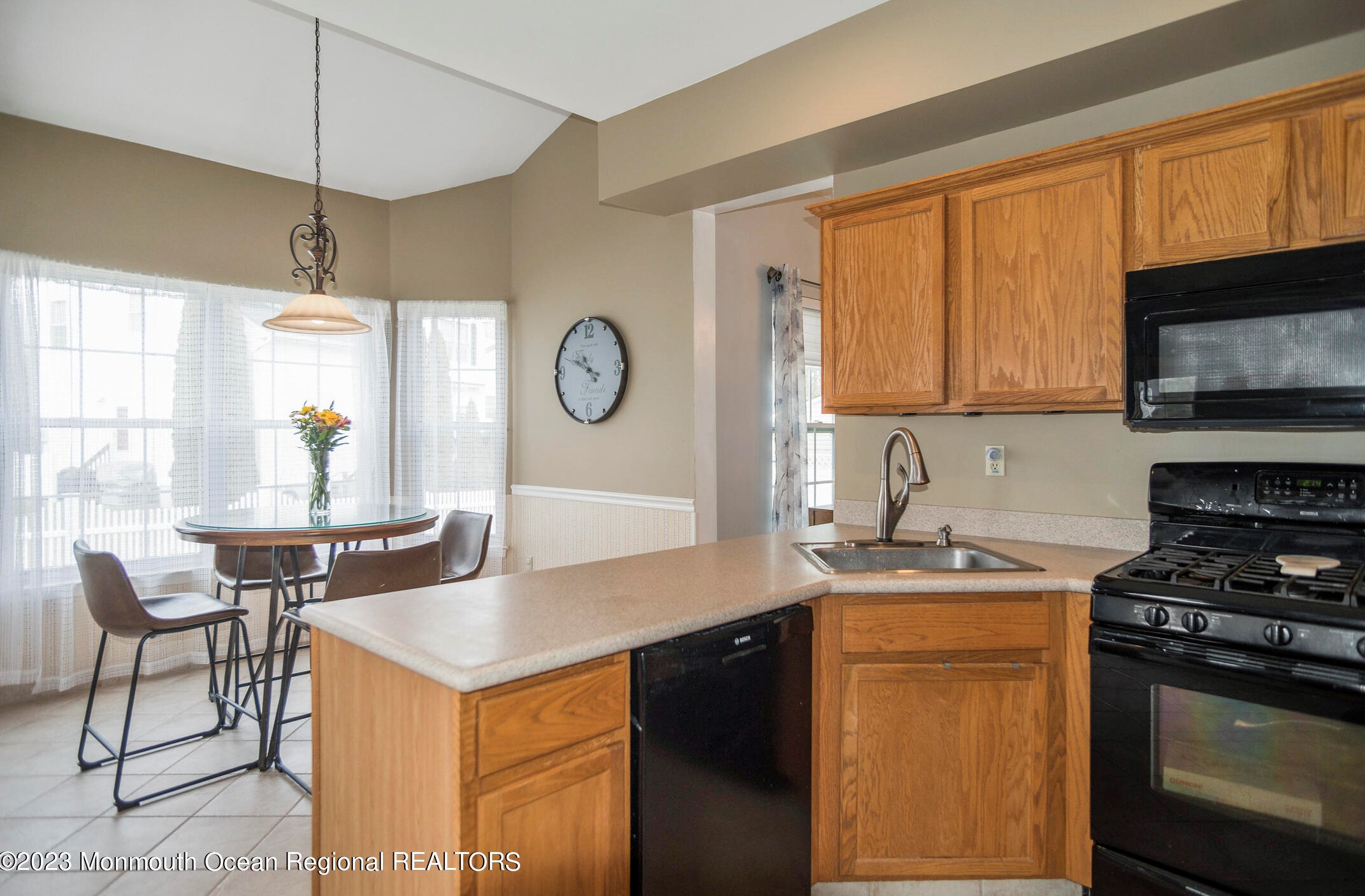 104 Nutmeg Rd, Matawan NJ  07747-1364 exterior