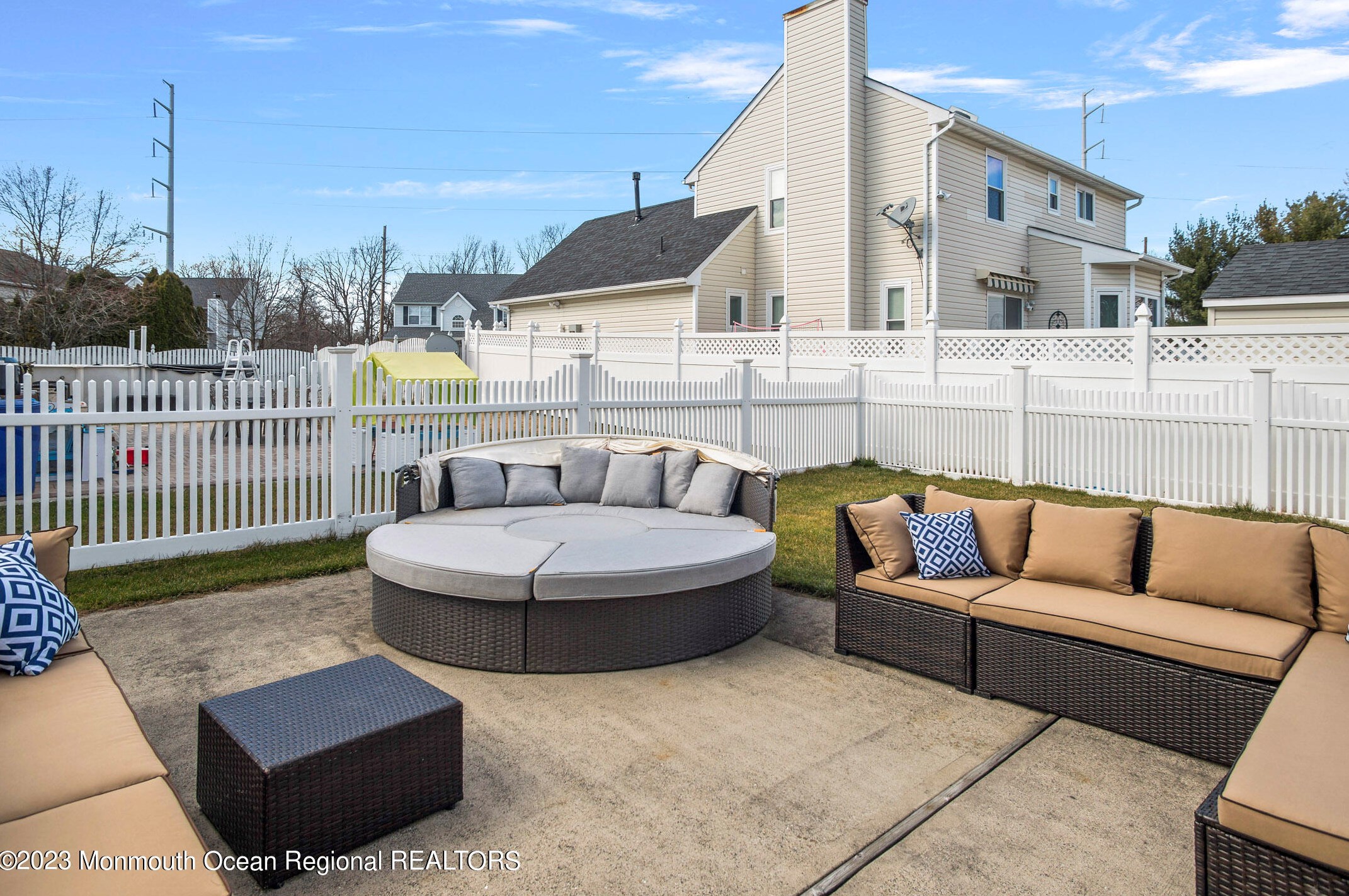 104 Nutmeg Rd, Matawan NJ  07747-1364 exterior