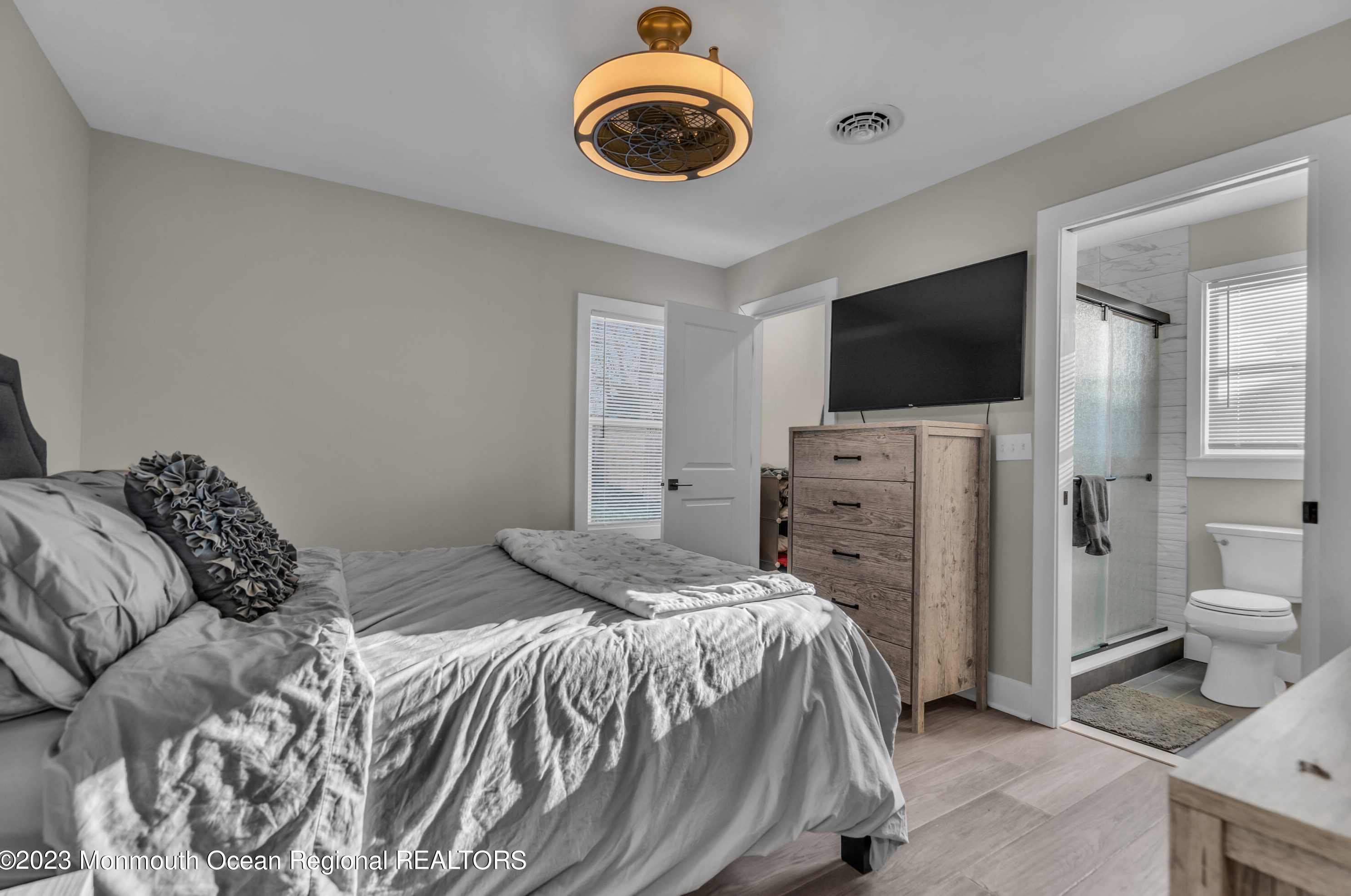 204 Lake Crystalbrook Dr, Tuckerton NJ  08087-1227 exterior