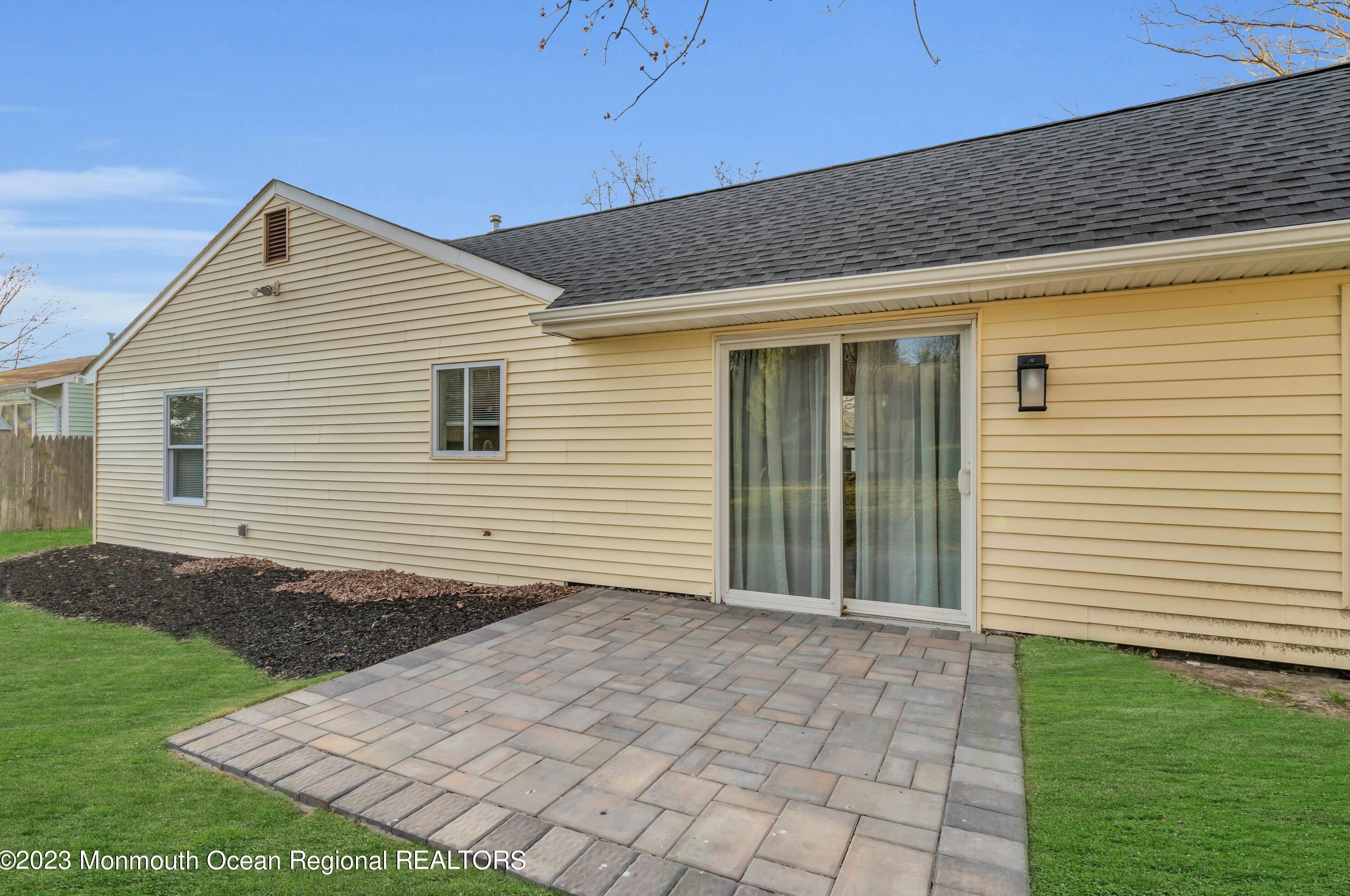 204 Lake Crystalbrook Dr, Tuckerton NJ  08087-1227 exterior
