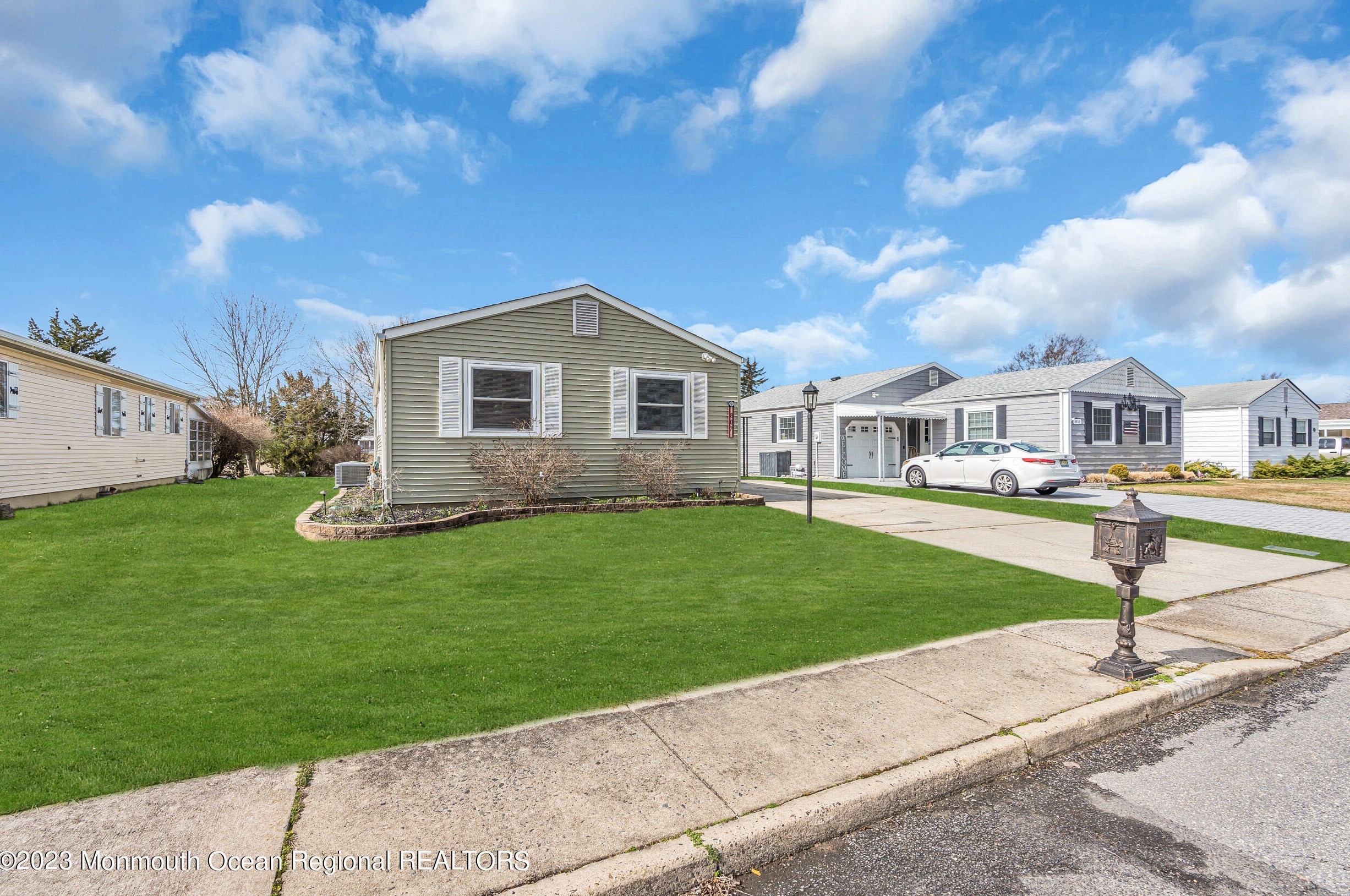 807 Jamaica Blvd, Toms River NJ  08757-3744 exterior