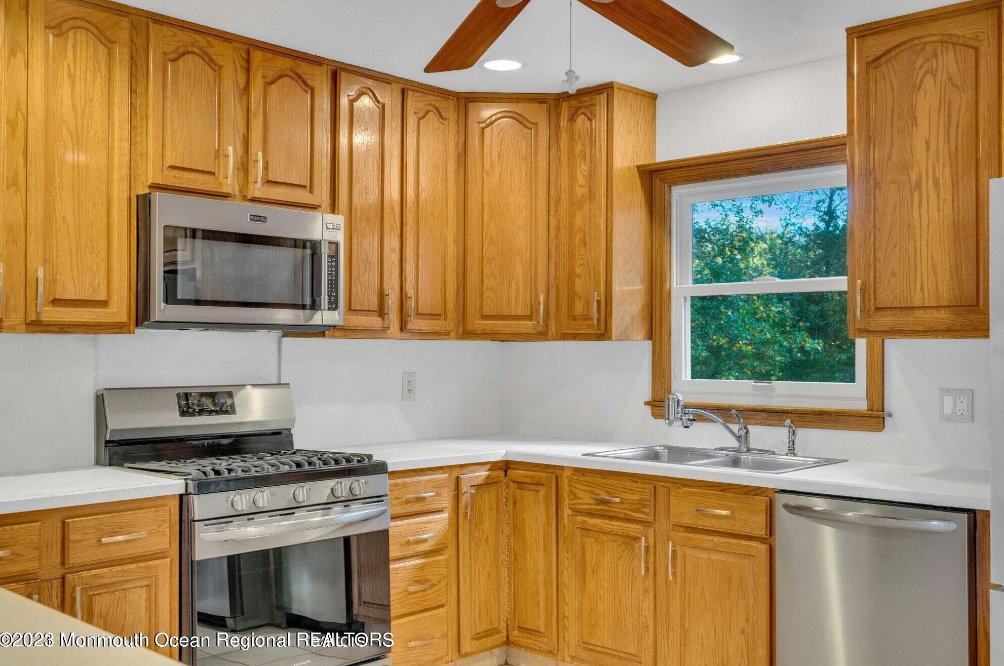 31 Grand Ave, Toms River NJ  08753-7561 exterior