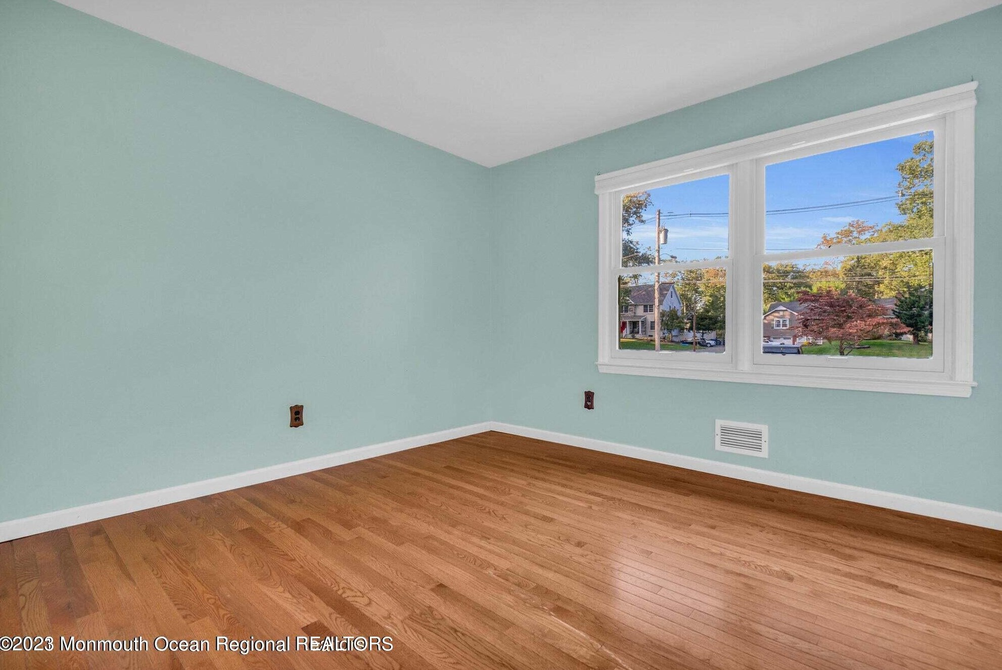 31 Grand Ave, Toms River NJ  08753-7561 exterior