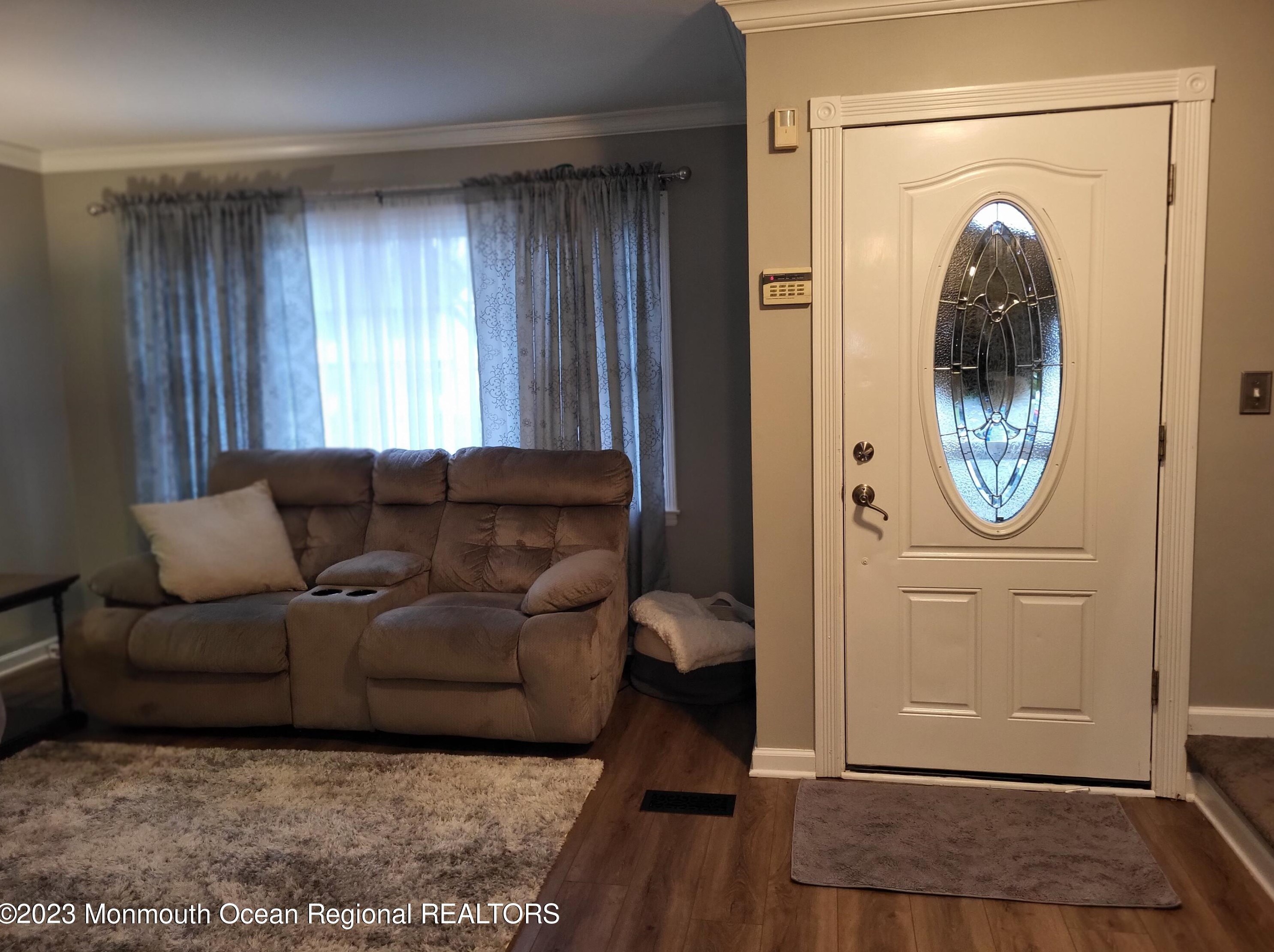 35 Lisa Dr, Hazlet, NJ 07730