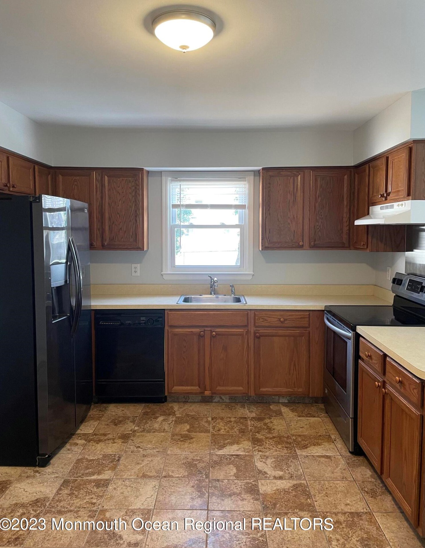 55 Union Ave, Belford NJ  07718-1029 exterior