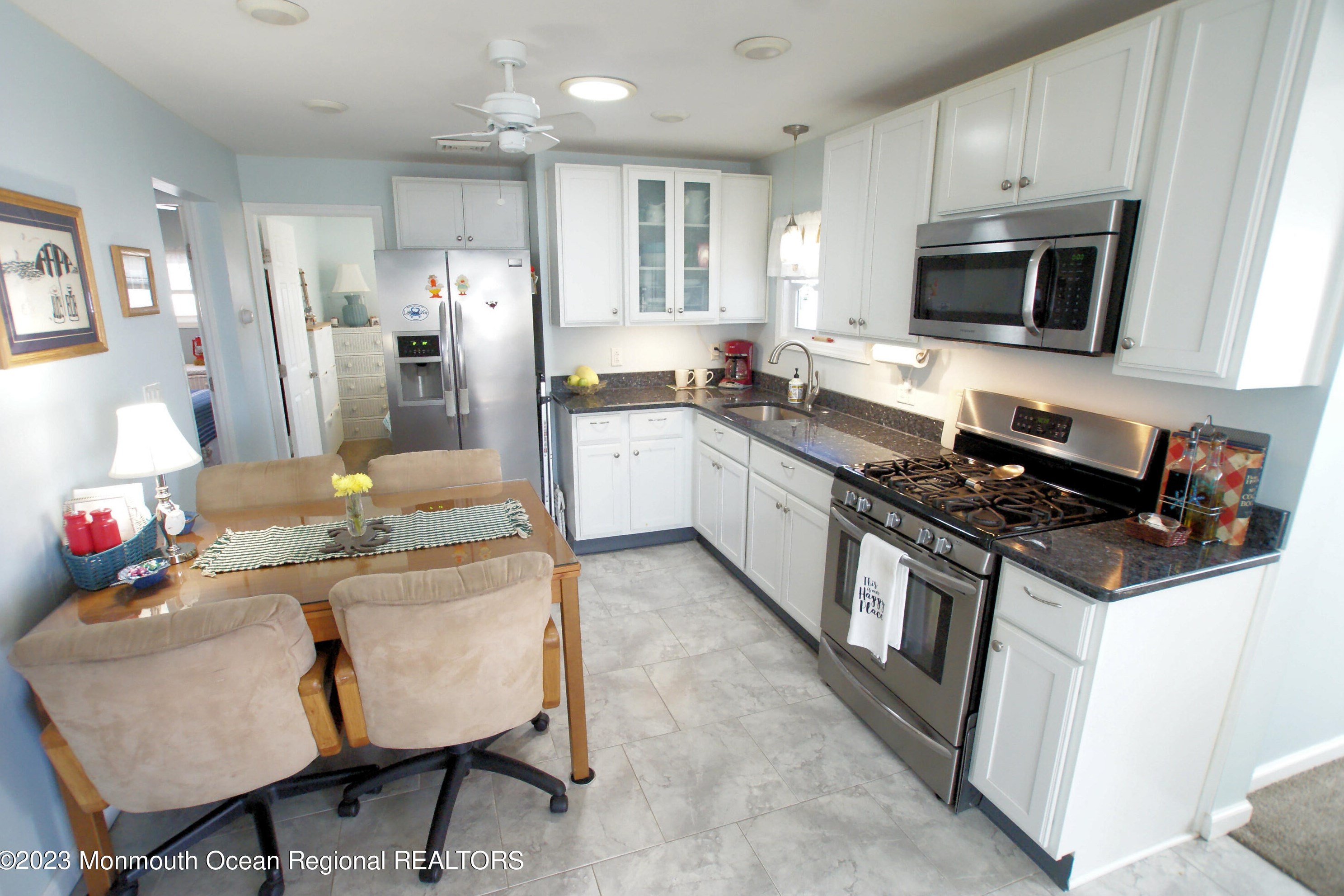 17 Lake Superior Dr, Tuckerton NJ  08087-1671 exterior