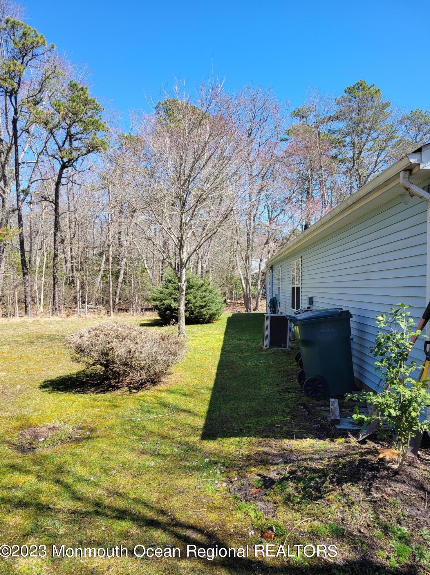 438 Lexington Dr, Tuckerton NJ  08087-1312 exterior
