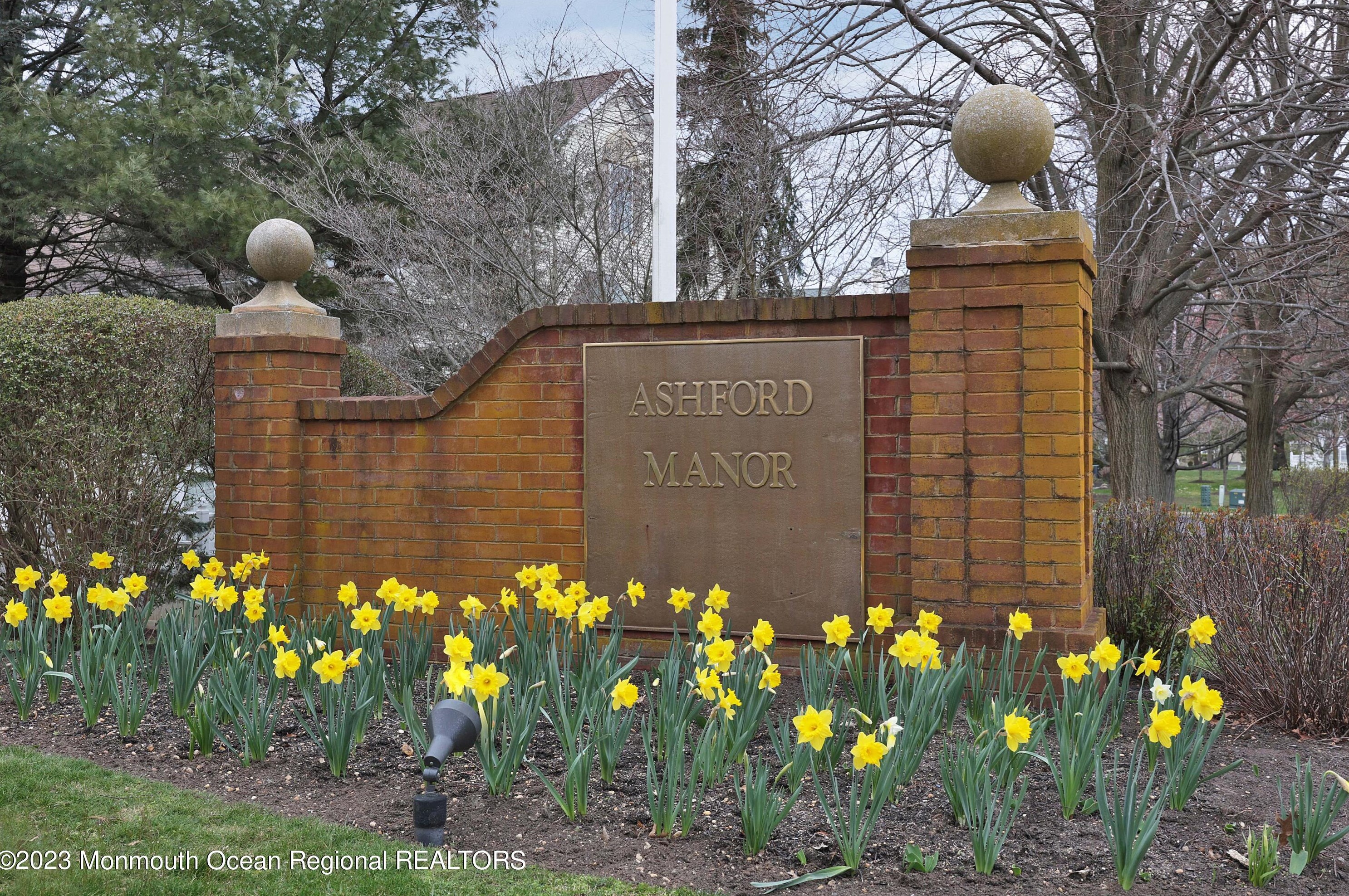 52 Tarpon Dr, Wall Township NJ  08750-2213 exterior