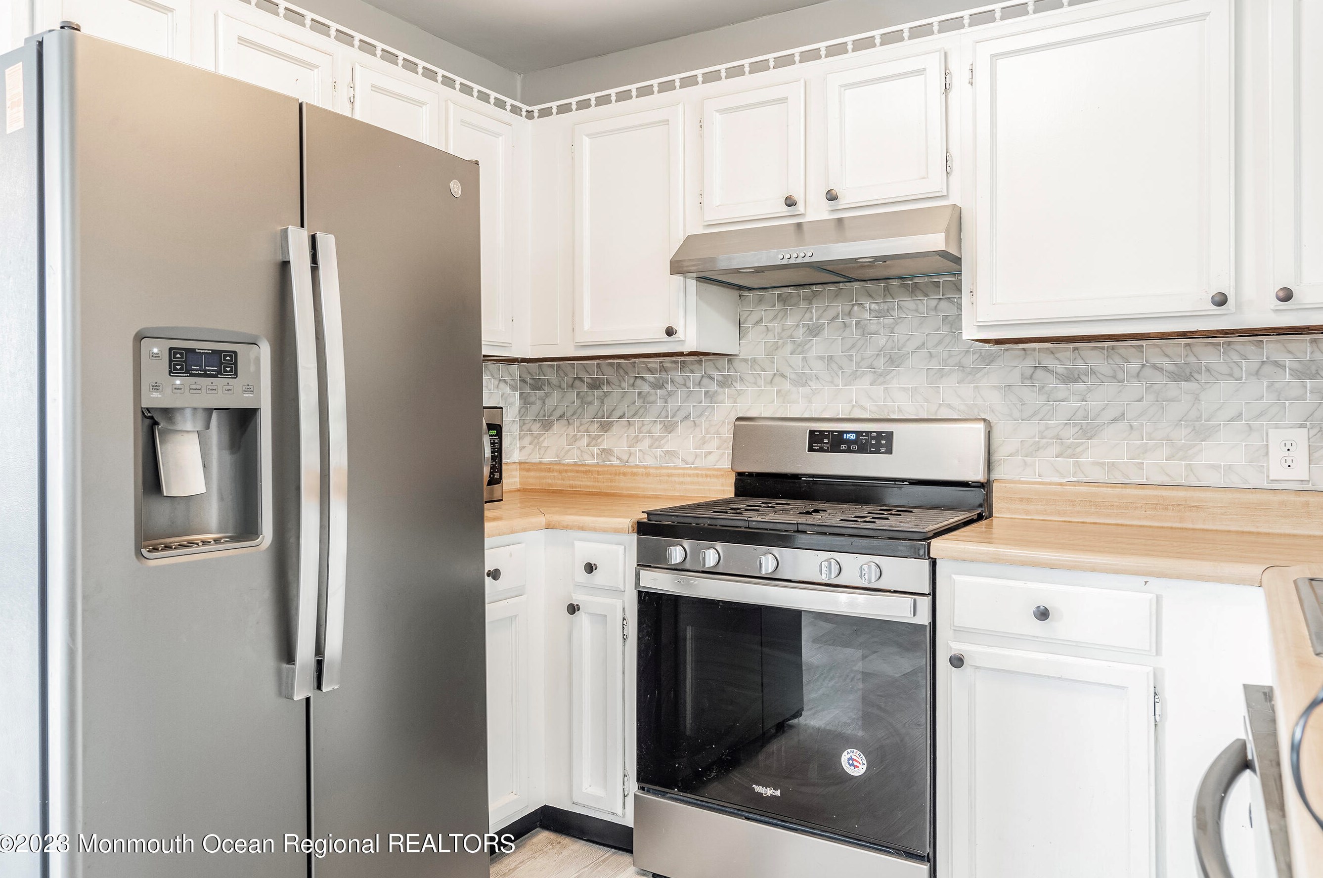 935 Center St, Tuckerton NJ  08087-1351 exterior