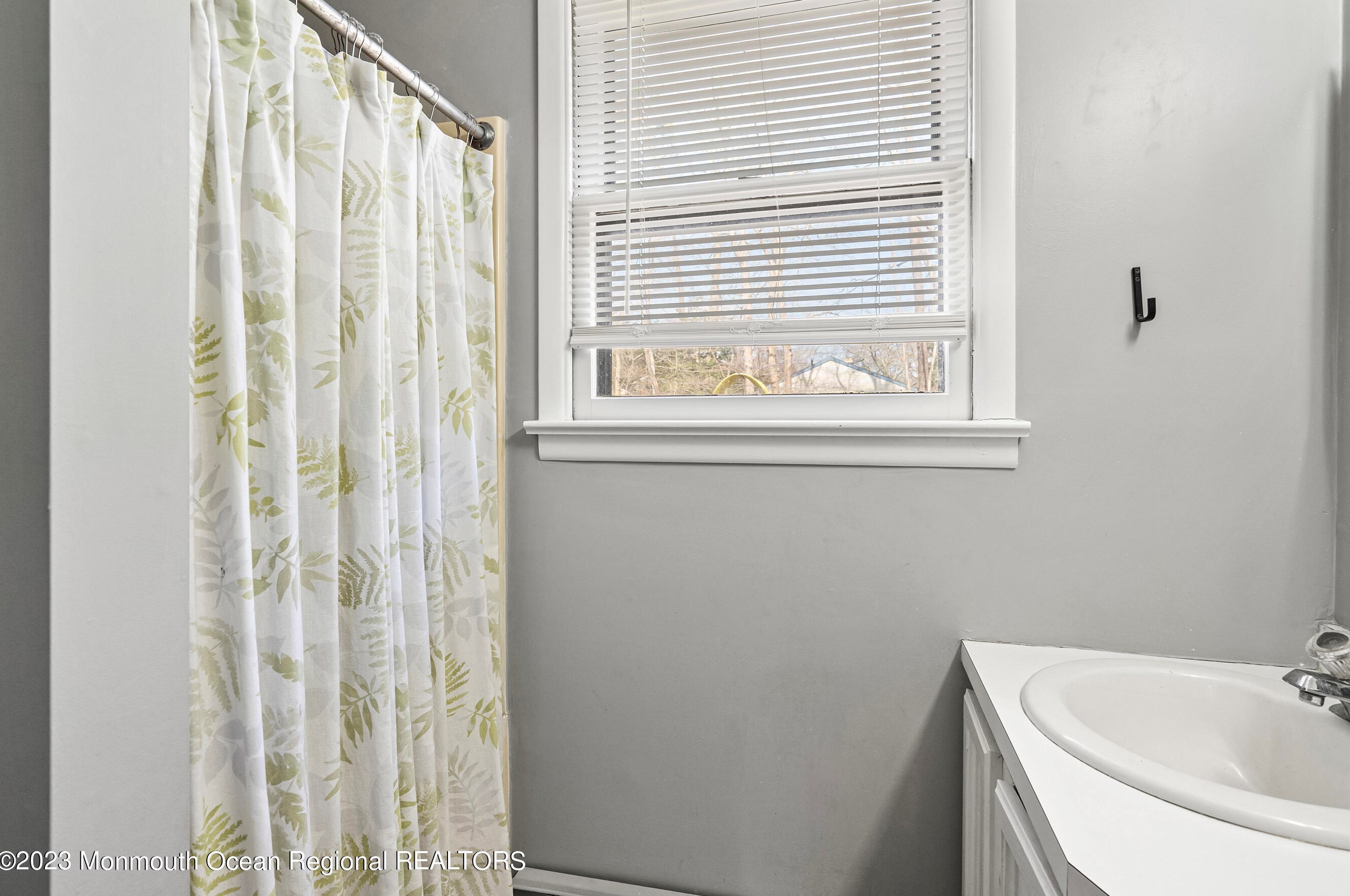 935 Center St, Tuckerton NJ  08087-1351 exterior
