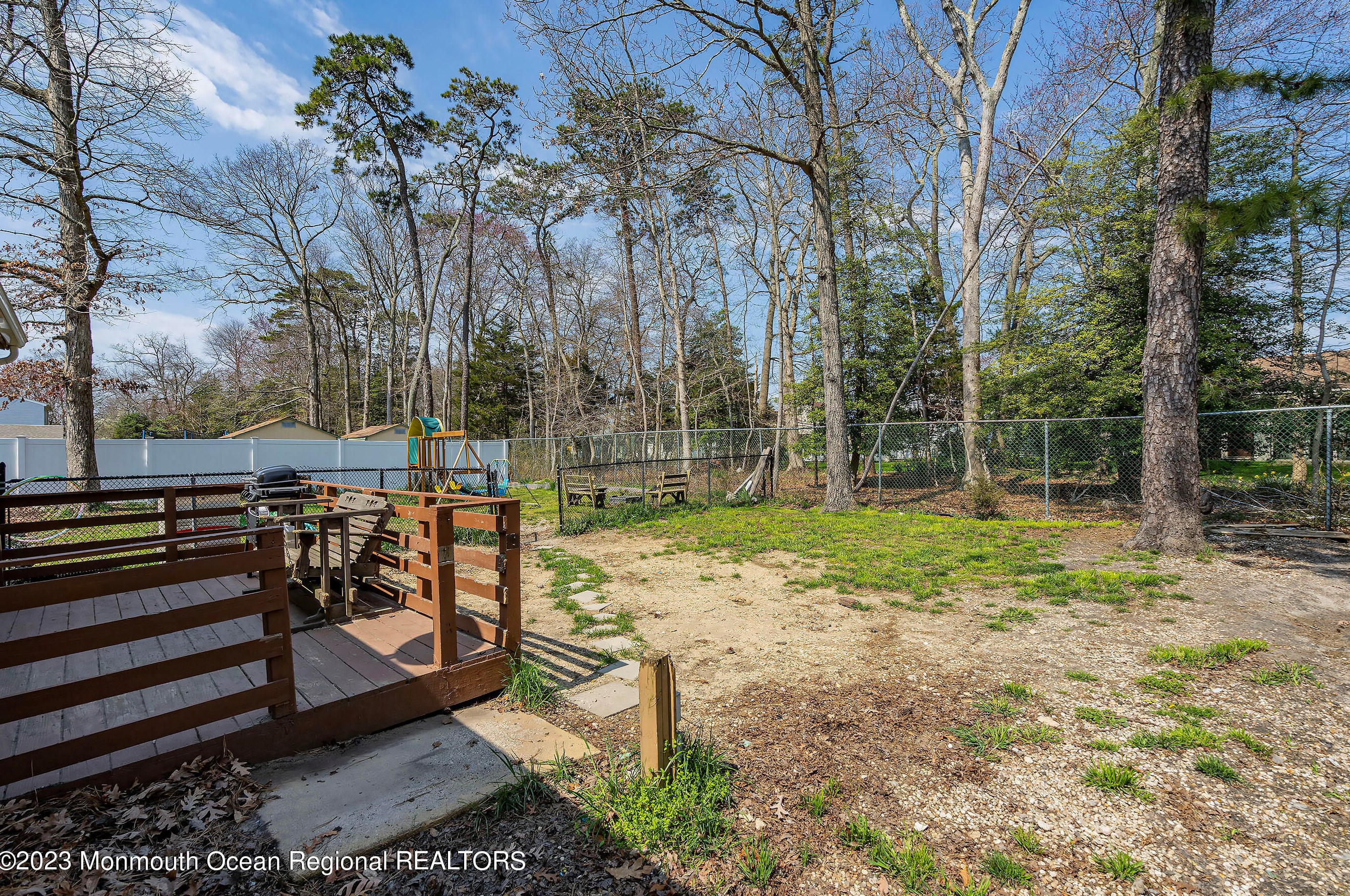 935 Center St, Tuckerton NJ  08087-1351 exterior