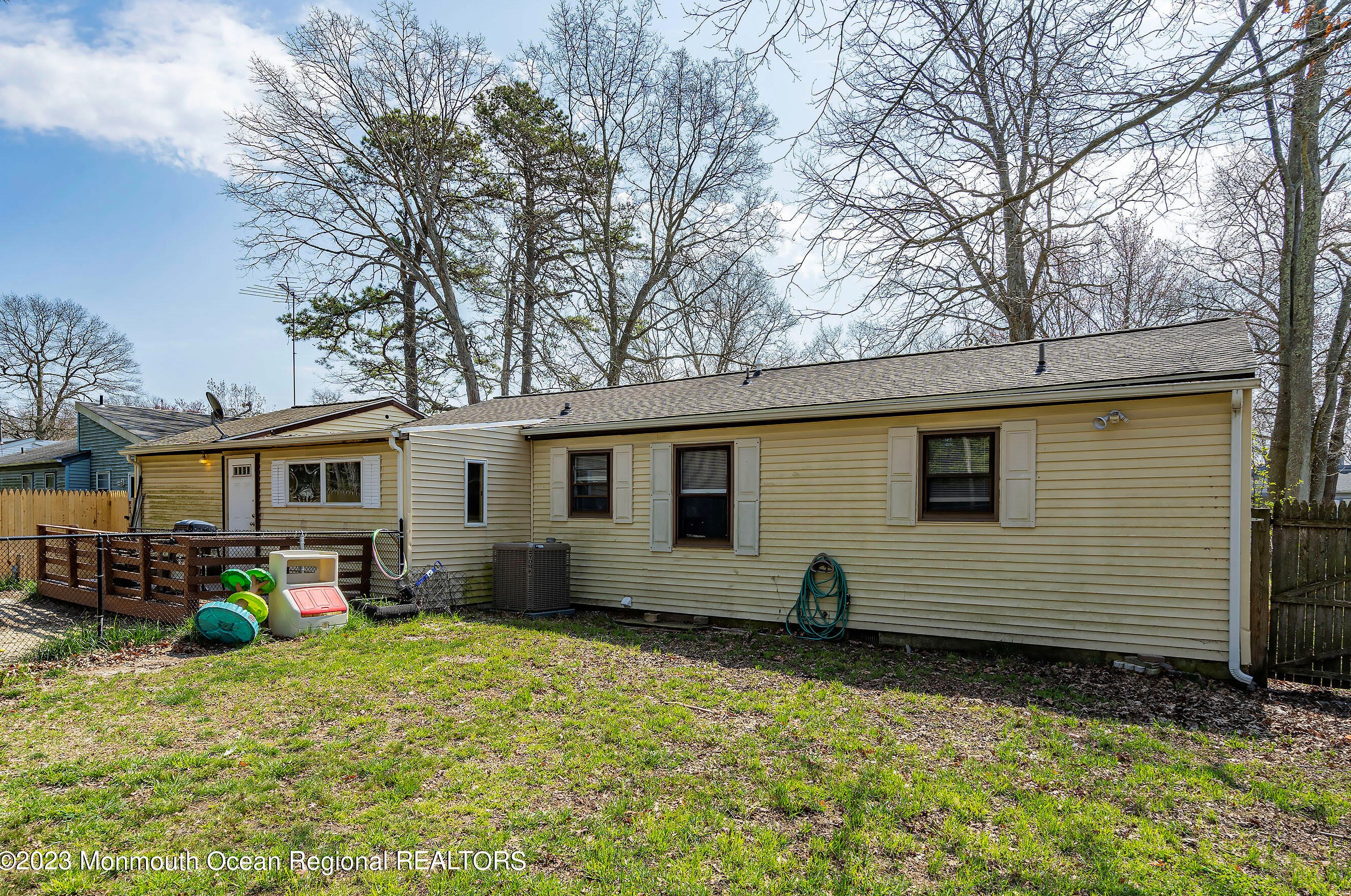935 Center St, Tuckerton NJ  08087-1351 exterior