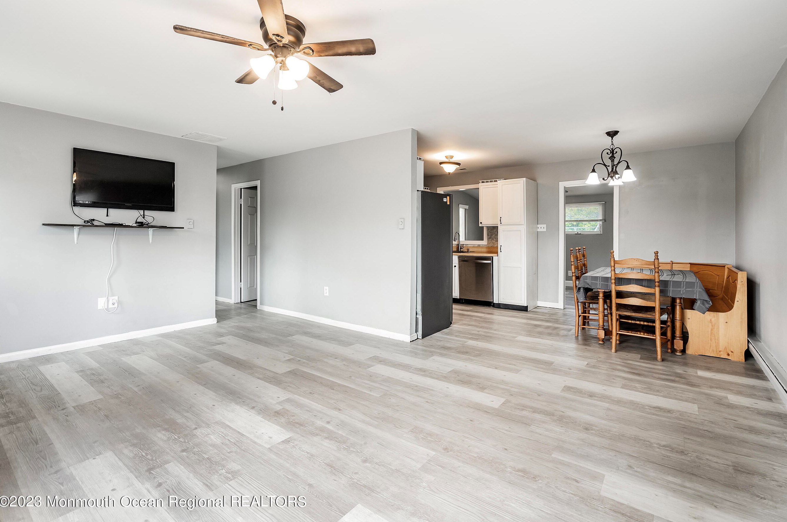 935 Center St, Tuckerton NJ  08087-1351 exterior